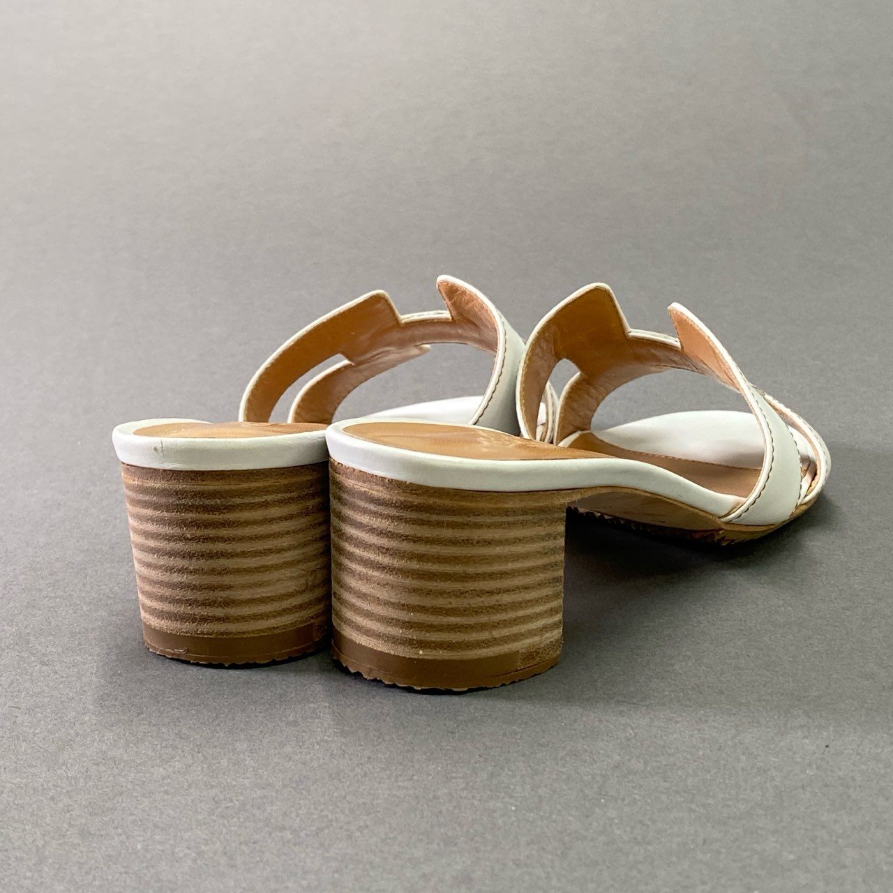 3d14 《美品》定価¥135.300 HERMES エルメス オアジス サンダル 35 / 22.5cm ホワイト カーフレザー イタリア製 シューズ 夏 保存袋付き