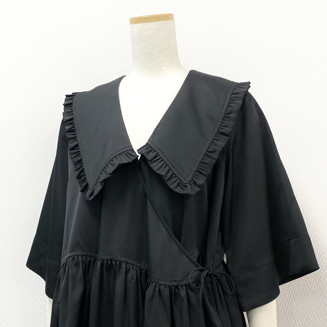 43c29 《美品》 GANNI ガニー フリルビッグカラー オープンワンピース XXS ブラック ドレス ガウン