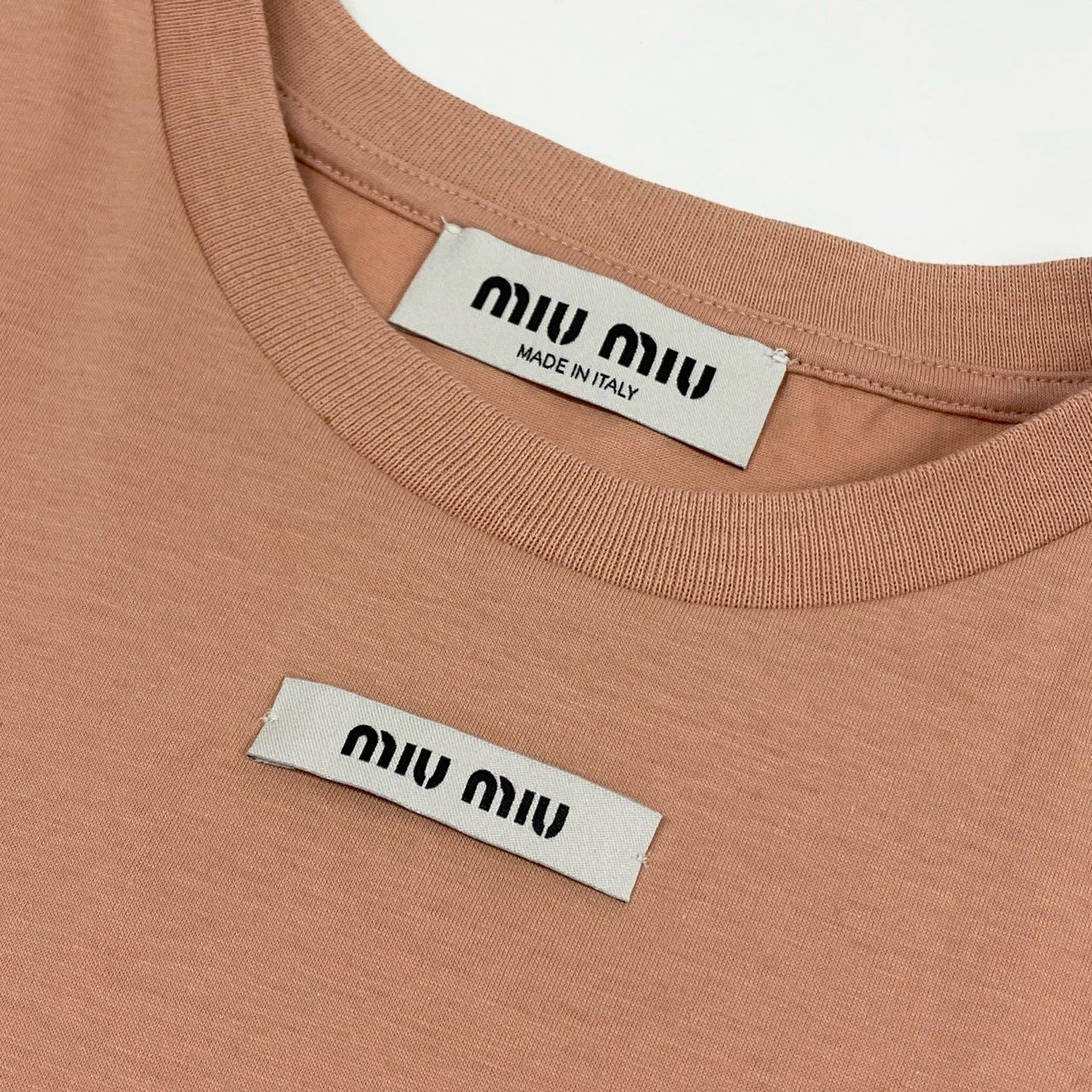 49l6 定価¥97,900 miumiu ミュウミュウ 2023年 フロントロゴ コットン Tシャツ XS ピンクベージュ カットソー TEE イタリア製