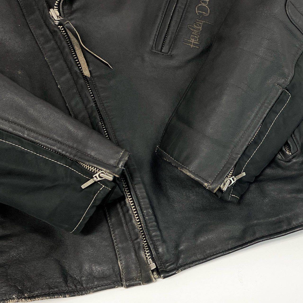 67g24 HARLEY DAVIDSON ハーレーダビッドソン 90周年記念 ダブルライダースjケット レザー ロゴ刺繍 M ブラック 牛革 メンズ_