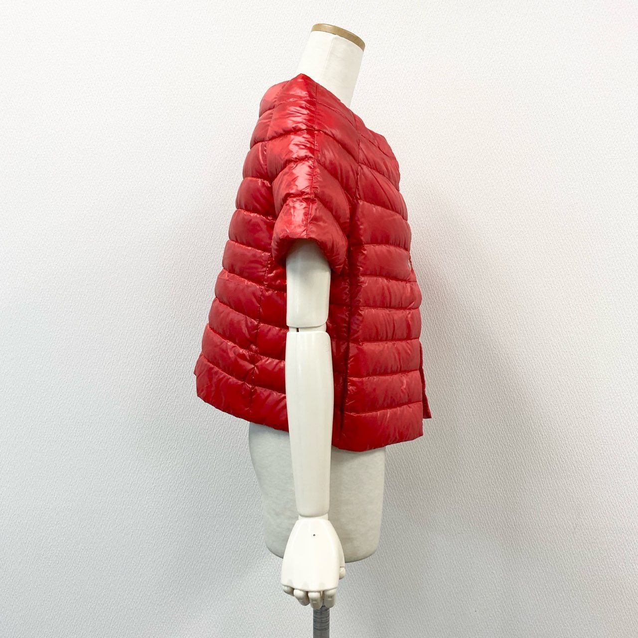 51f3 HERNO ヘルノ インナーダウンジャケット ライトダウン PIUMINO DONNA CORTO 半袖 金ボタン PI1077D 42 レッド