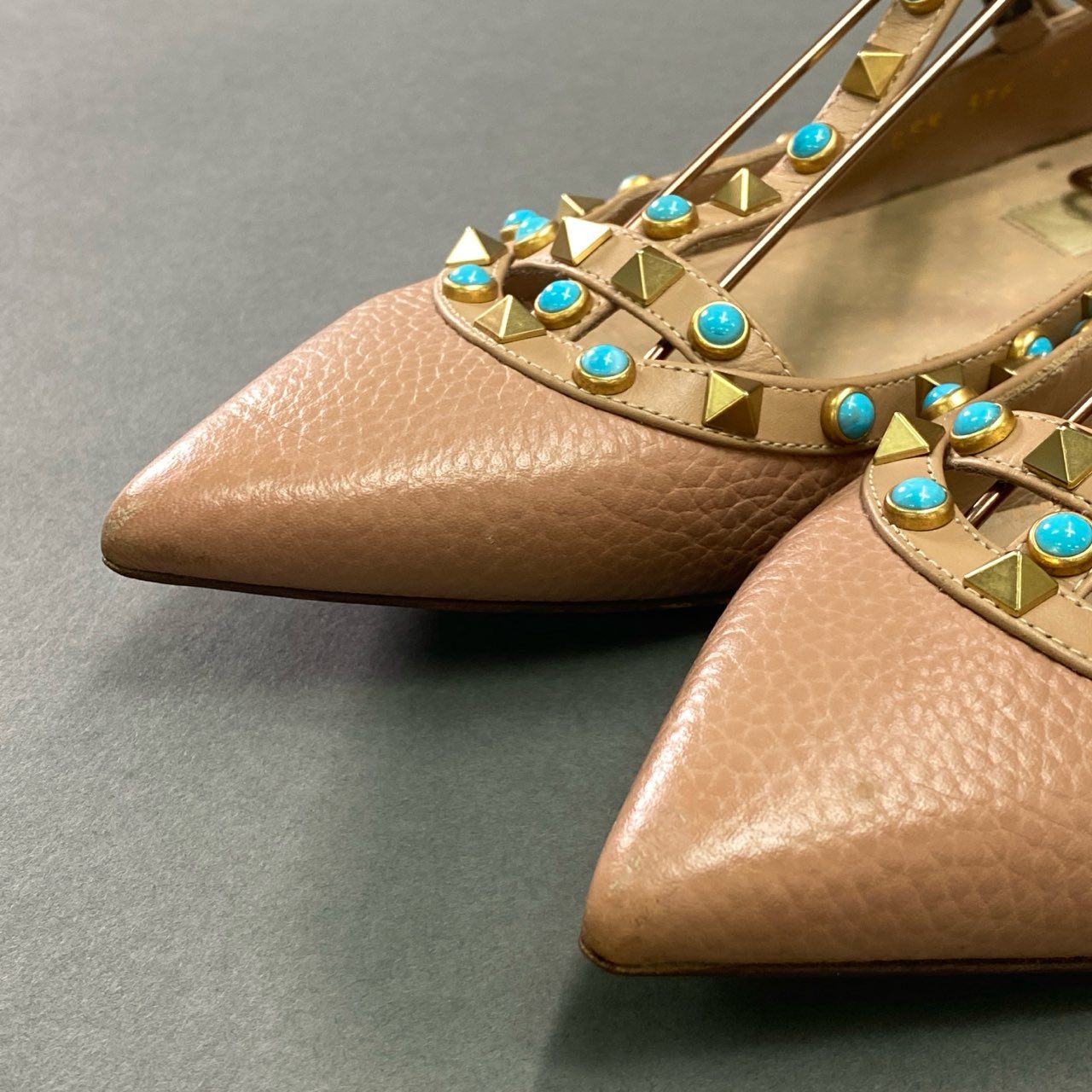 5c21 VALENTINO GARAVANI ヴァレンティノ ガラヴァーニ ゴールドスタッズ × ターコイズ ストラップ フラットシューズ 37 1/2 ピンク レザー シューズ イタリア製