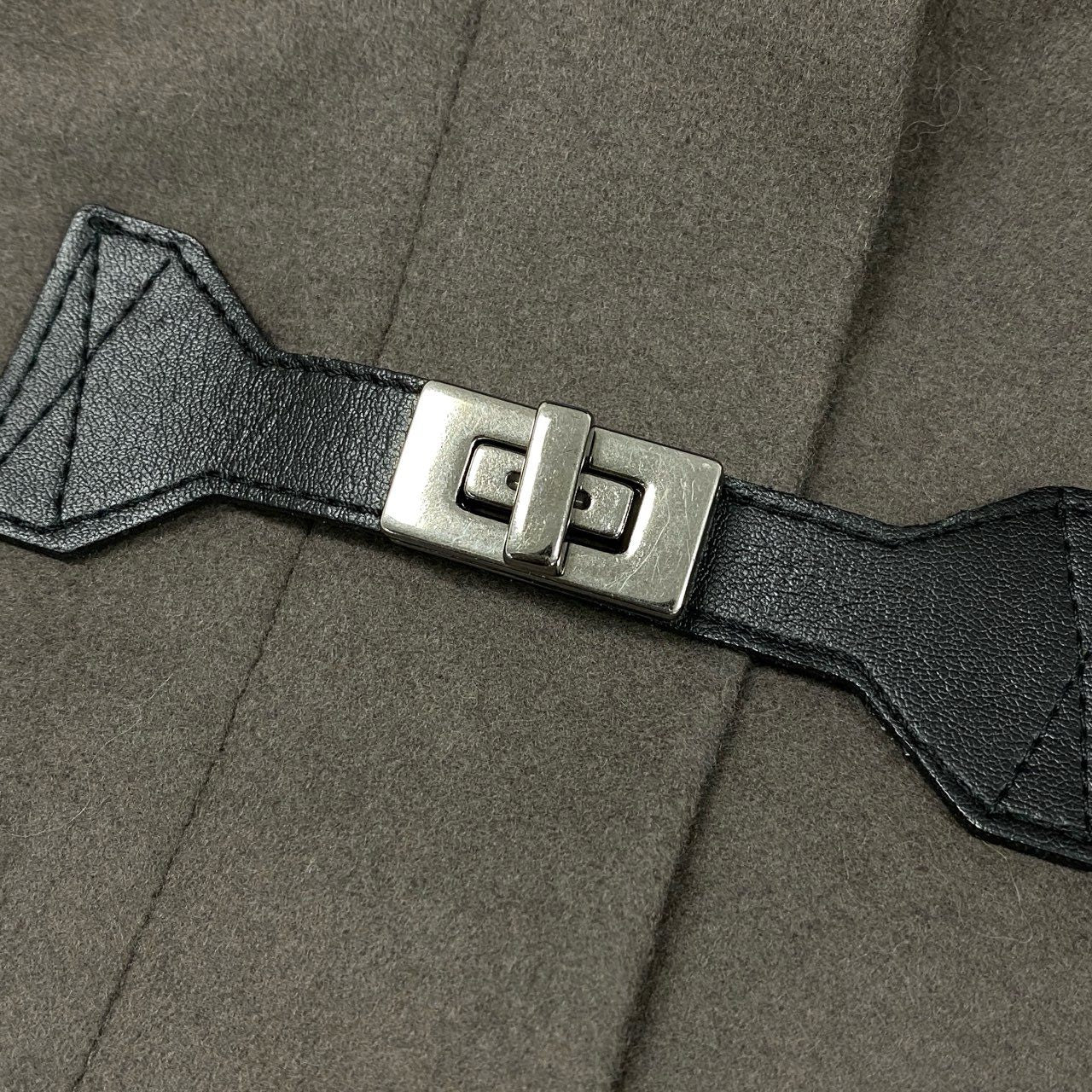 81h7《極美品》HUGO BOSS ヒューゴボス ウールコート ラクーンファー フラップベルト 34 ブラウン レディースk02i