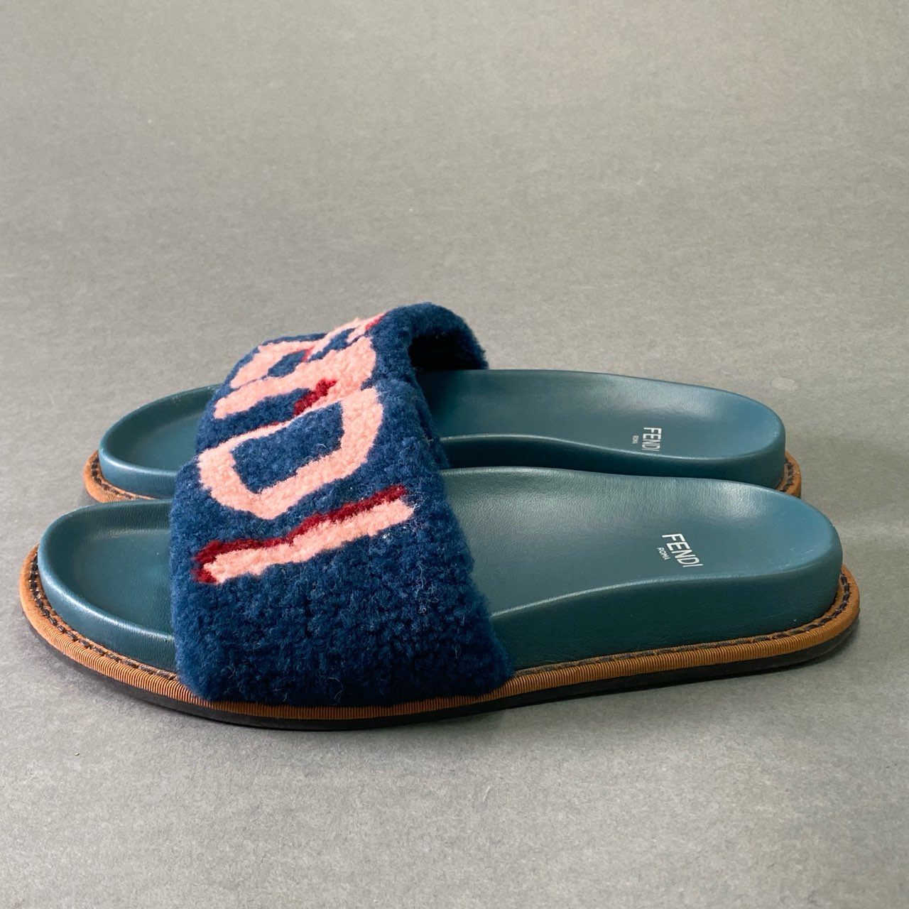 2f8 FENDI フェンディ ロゴファーサンダル 35 ネイビー ボア シューズ シャワーサンダル イタリア製