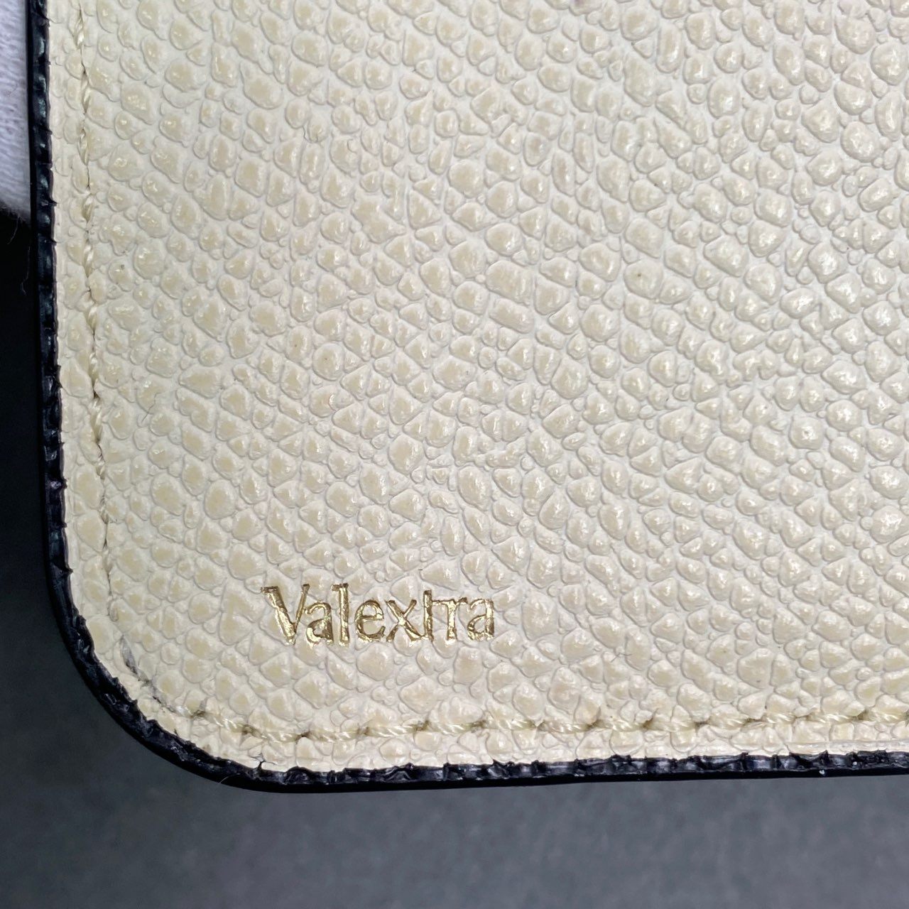 a20 定価¥118,800 Valextra ヴァレクストラ パース 2つ折り財布 ホワイト ソフトカーフスキン ショートウォレット
