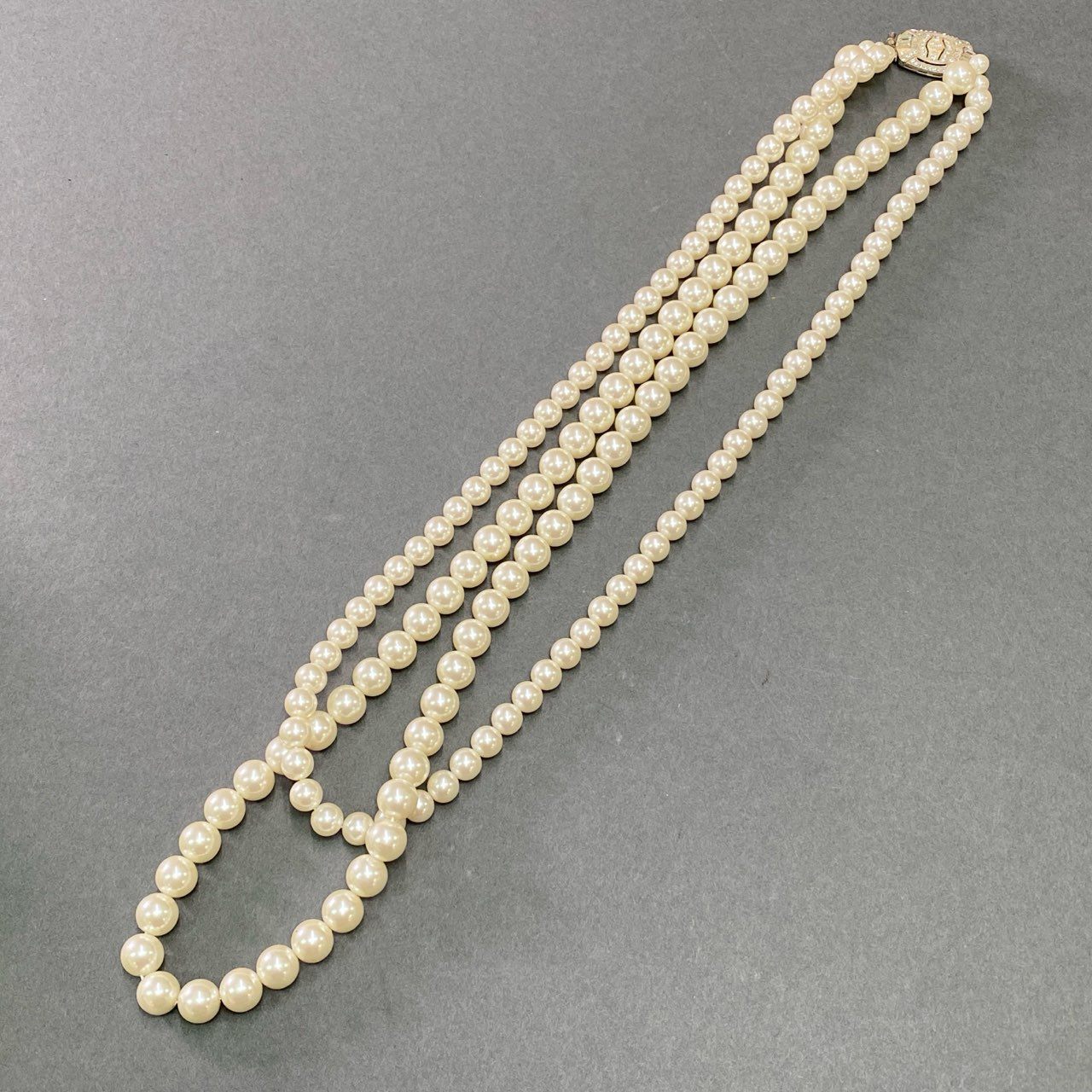 c25 【2点セット】 FOXEY フォクシー パール 2連ネックレス × カメリア ブローチ ホワイト ブラック ビジュー セレモニー 結婚式 入学式 フォーマル まとめ