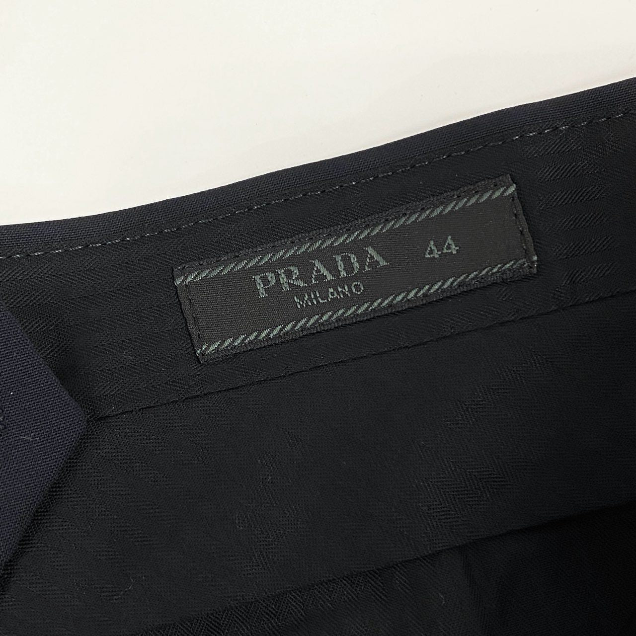 35k28③ 《美品》 PRADA プラダ イタリア製 スラックスパンツ テーパードパンツ バージンウール混 伸縮ストレッチ◎ ビジネス 通年 DNA801 44 ネイビー