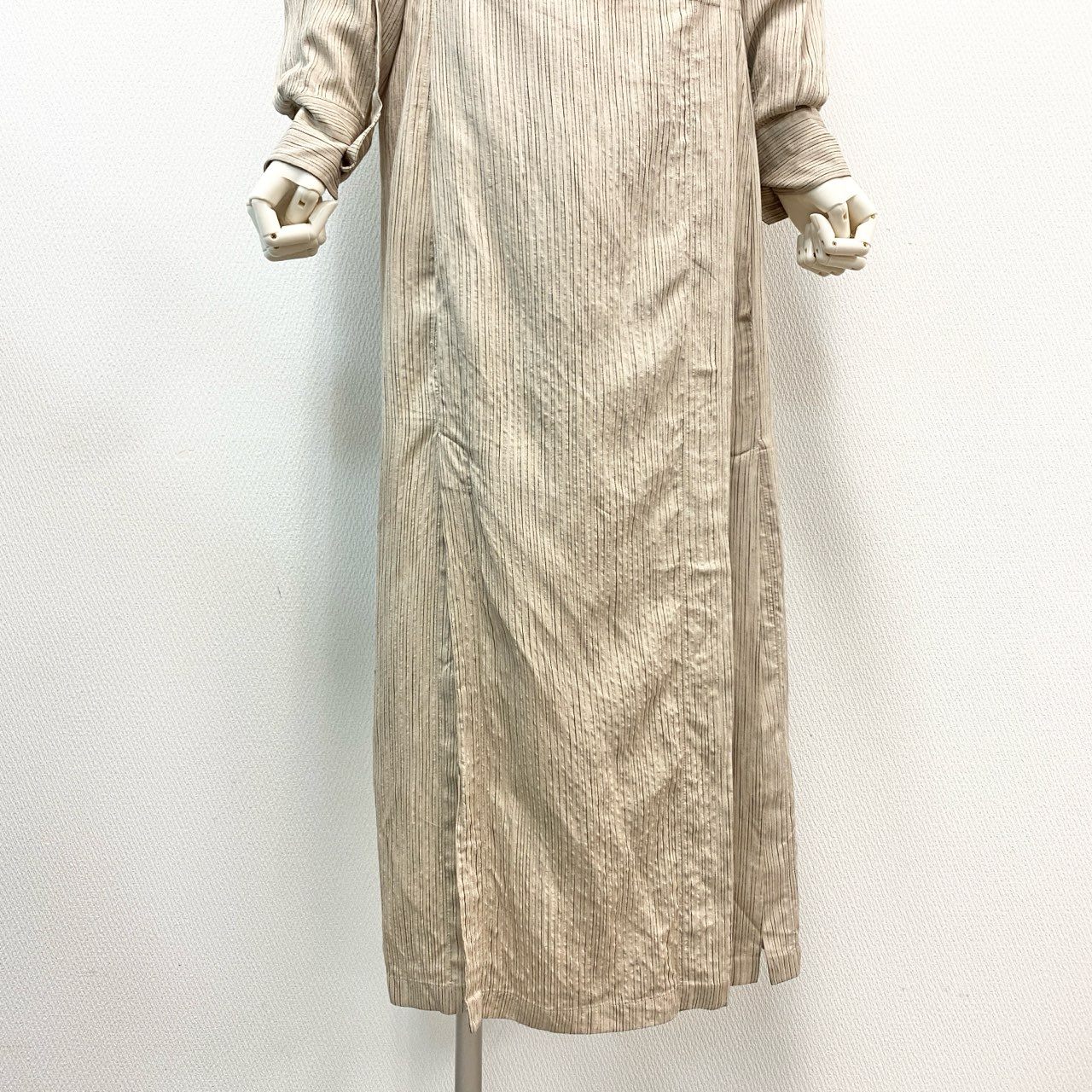 80j17《美品》AKRIS アクリス 変形シャツワンピース ロングワンピース ストライプ 48サイズ ベージュ レディースu02t