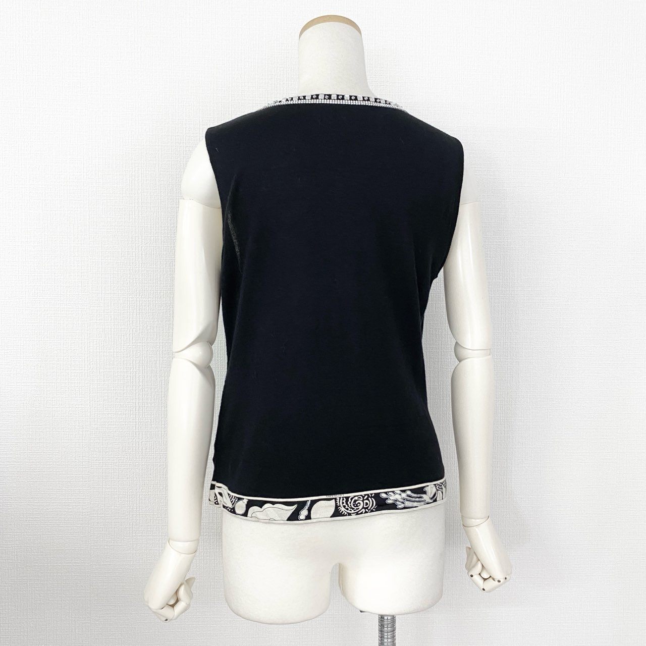 31h30 LEONARD FASHION レオナール ラインストーン装飾 カシミヤニットベスト ノースリーブトップス 美しいプリント切替 0387954 サイズL ブラック カシミヤ100% レディース