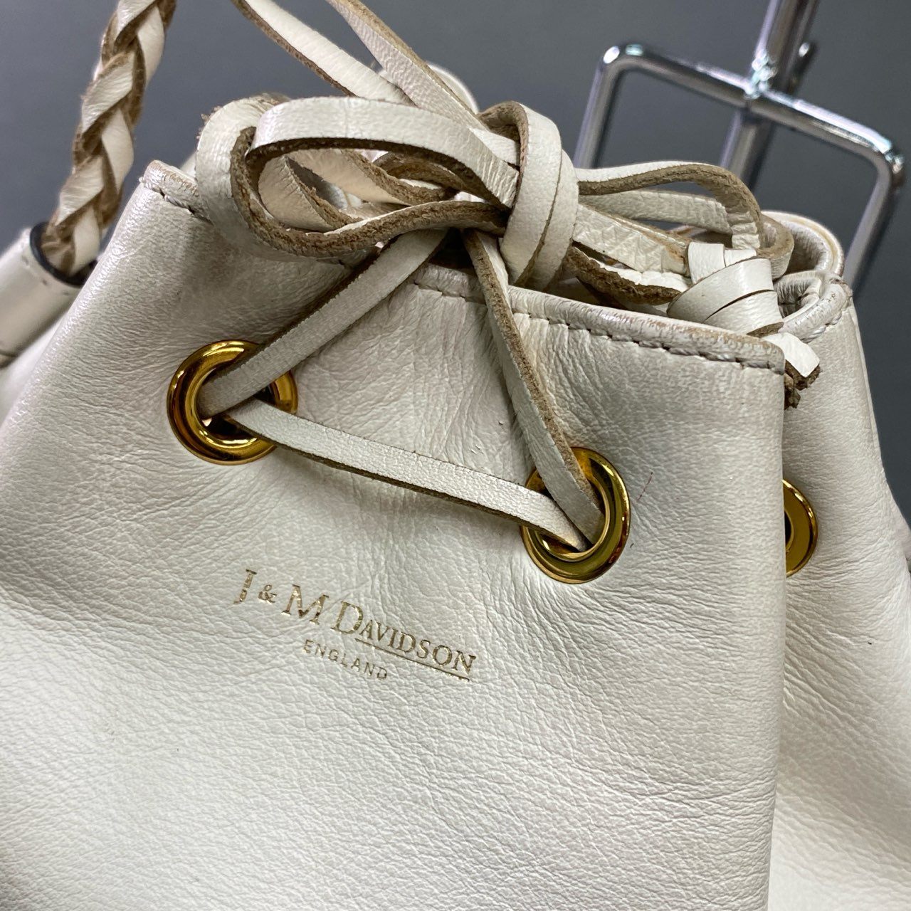 Hb10 J&M DAVIDSON ジェイアンドエムデヴィッドソン CARNIVAL カーニバル ショルダーバッグ 巾着 バケットバッグ フリンジ 保存袋付属 ニューホワイト 本革