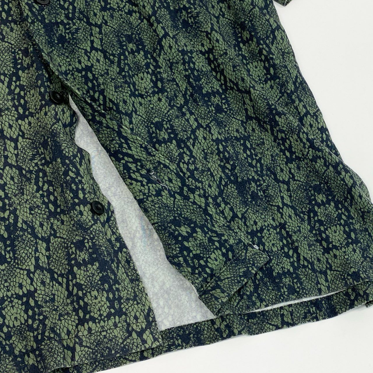 32j3 STUSSY ステューシー ロゴタグ パイソン柄 半袖シャツ オープンカラー 開襟 Sサイズ グリーン レーヨン メンズo07t