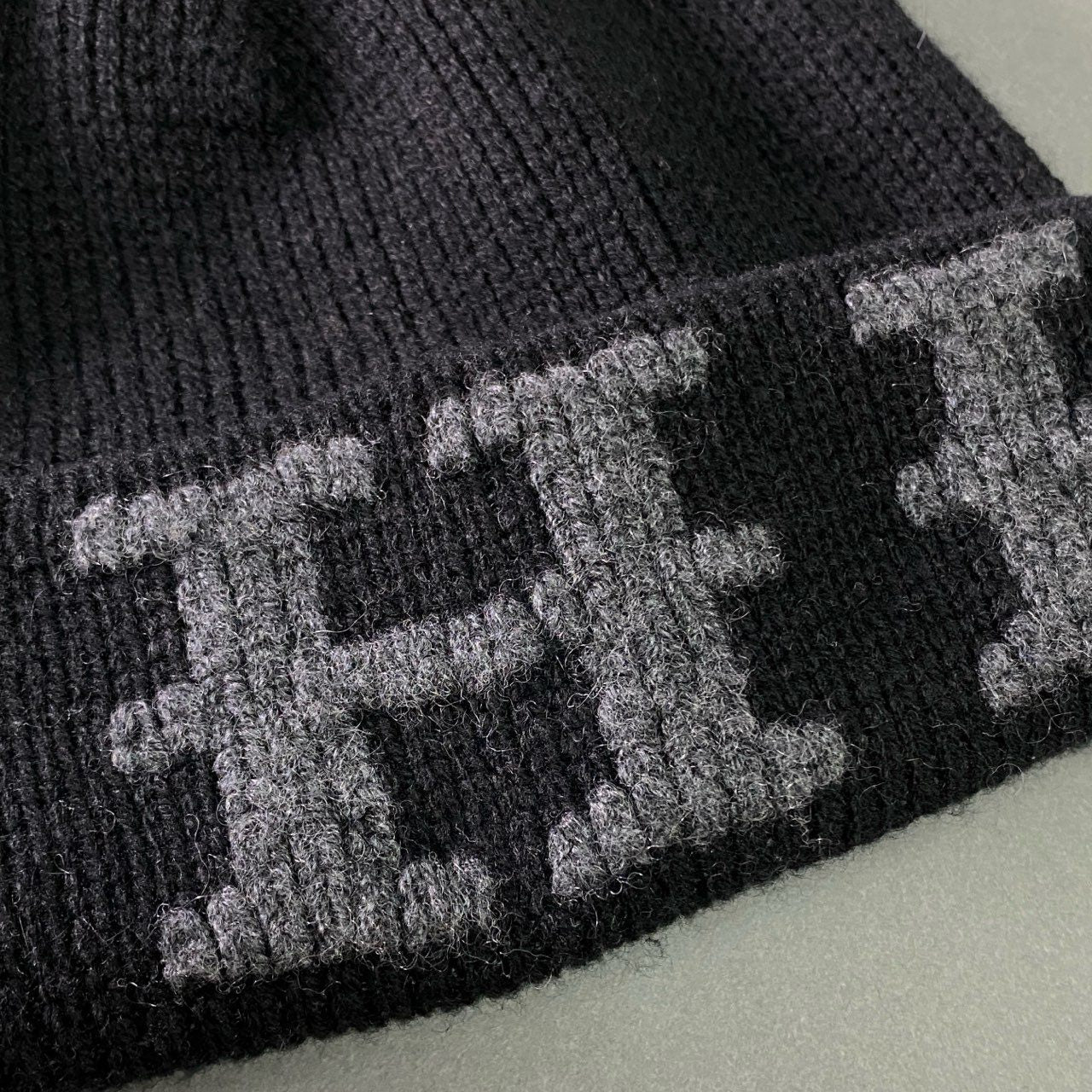 l23 HERMES エルメス イタリア製 カシミヤ100% Hロゴ ニット帽 ブラック グレー cashmere ビーニー