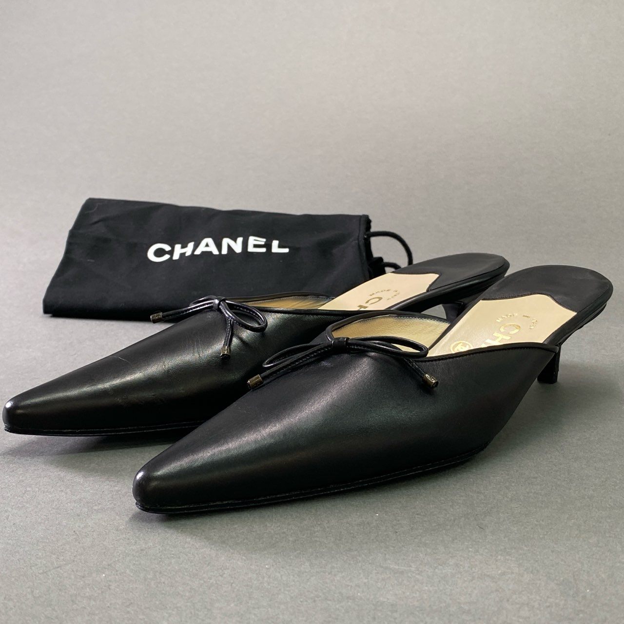 4d14 《未使用品》 CHANEL シャネル レザー ミュール リボンパンプス 37 ブラック Leather サンダル シューズ イタリア製 保存袋付き
