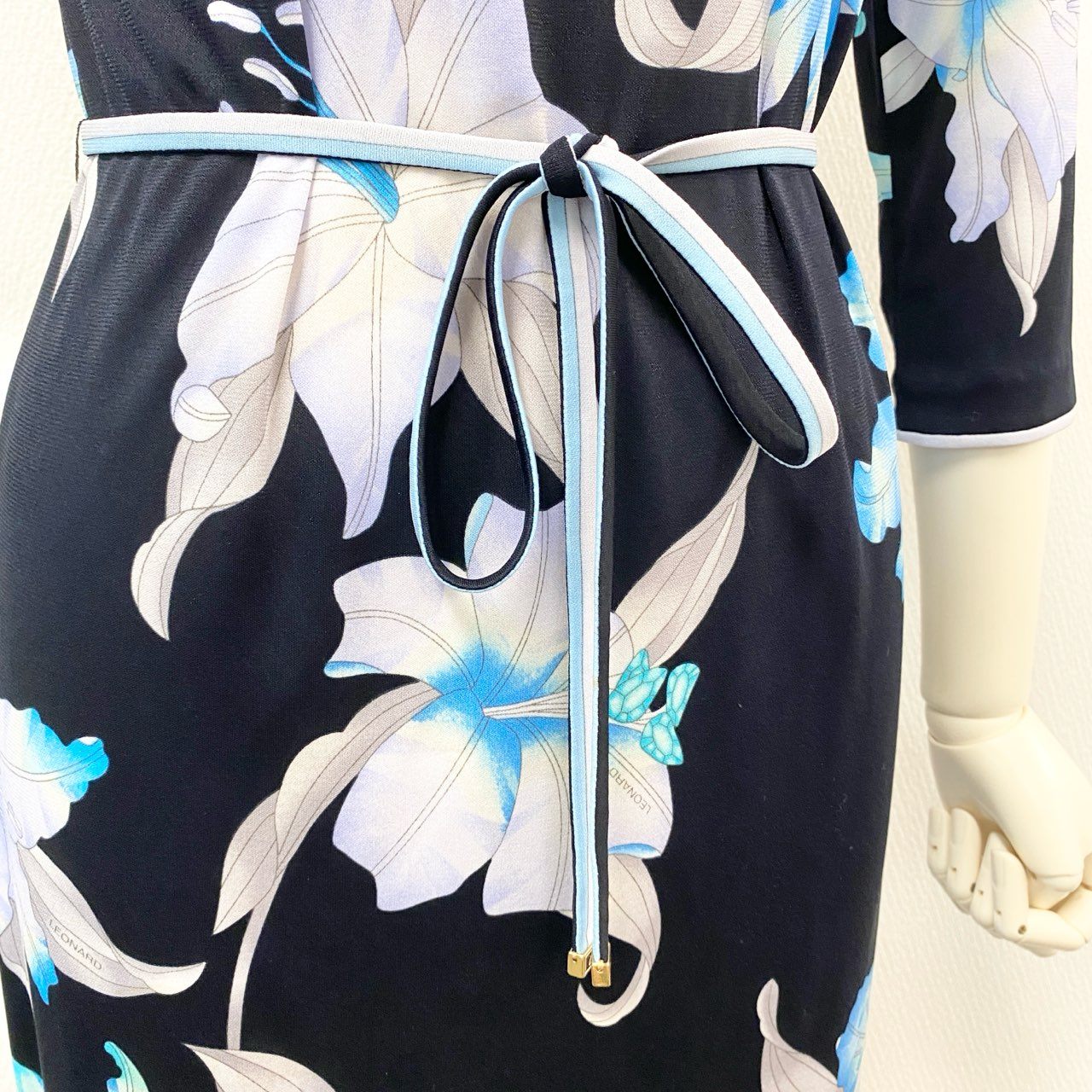 45h26 LEONARD FASHION レオナール カンカン素材 花柄プリント バックジップ 五分袖ワンピース ドレス チュニック ウエストマーク 34 ブルー ブラック レディースo07t