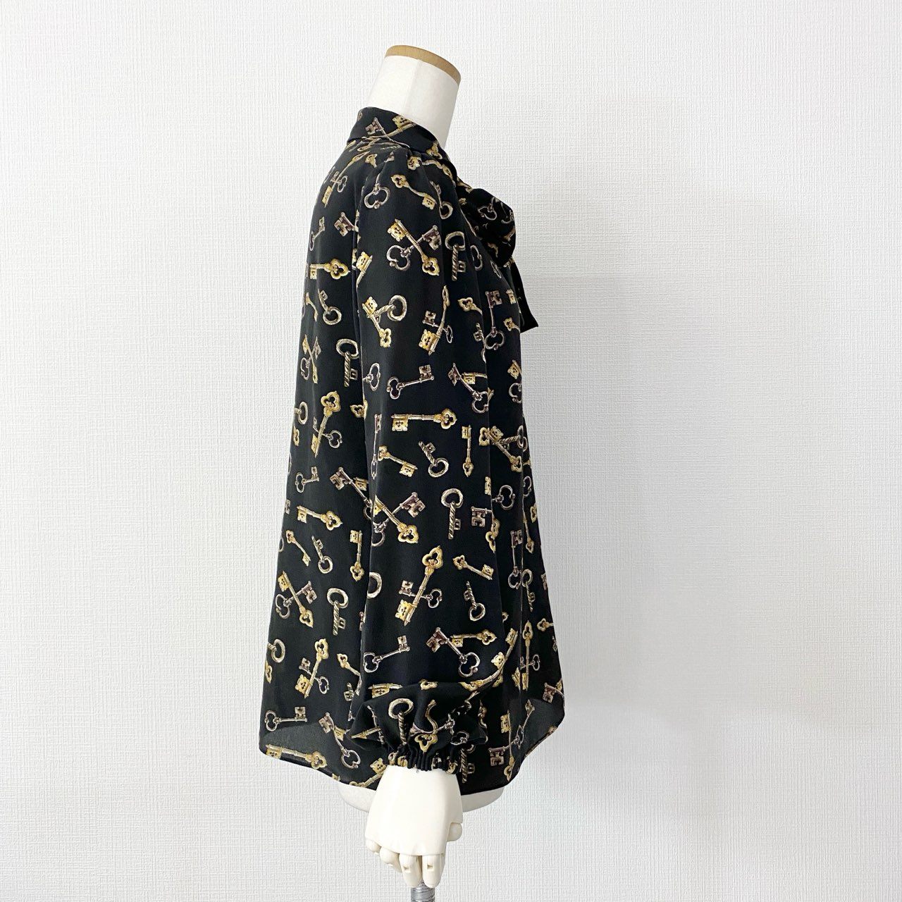 17f14 【美品】 DOLCE&GABBANA ドルチェ&ガッバーナ ボウタイ シルクブラウス 総柄ブラウス カギ キーデザイン サイズ40 ブラック シルク100% レディース