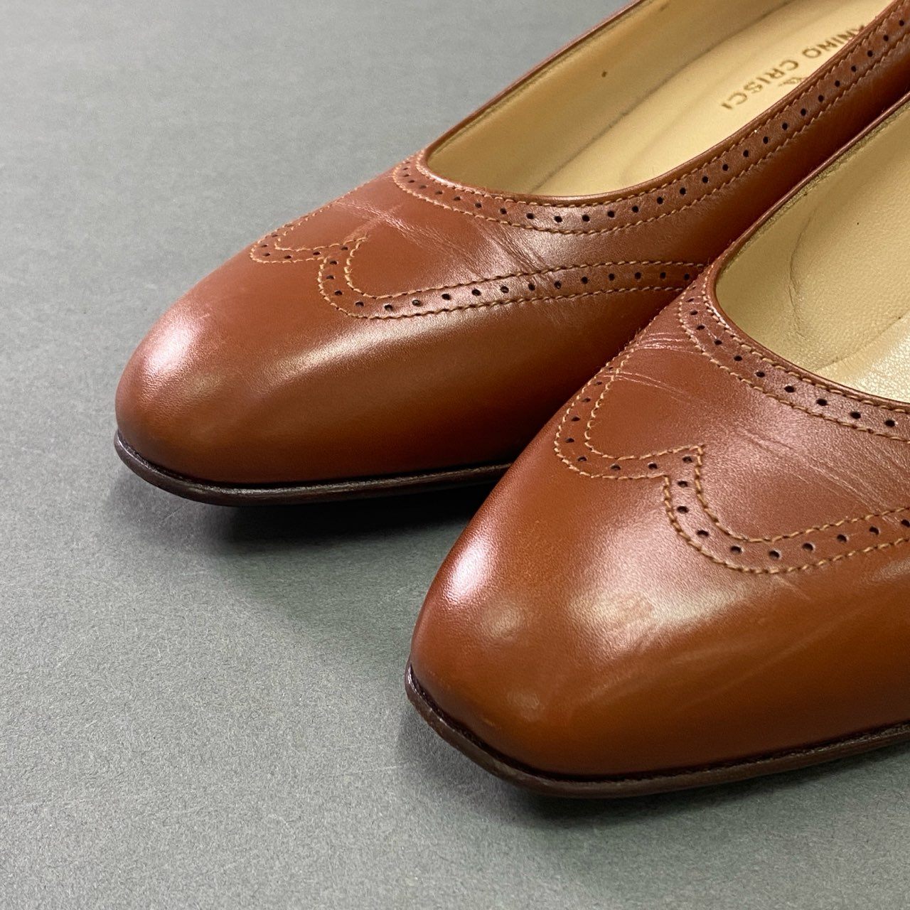7b17 《美品》 TANINO CRISCI タニノクリスチー メダリオン レザーパンプス 35 ブラウン Leather シューズ イタリア製