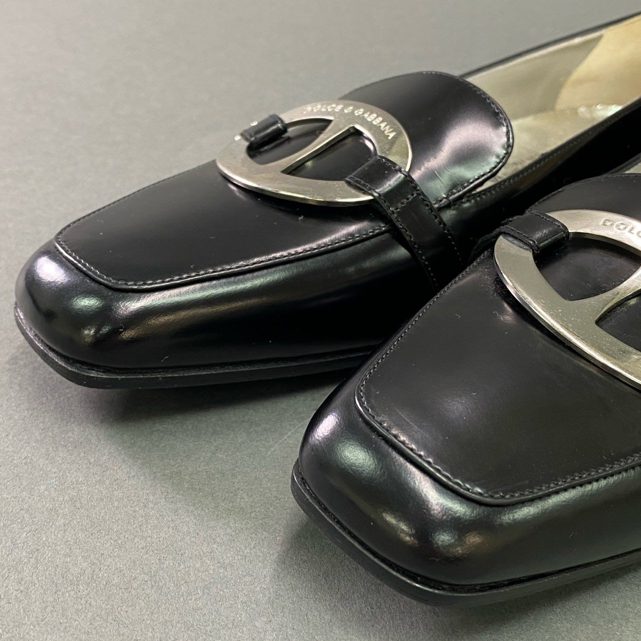 1c3 DOLCE&GABBANA ドルチェアンドガッバーナ スクエアトゥ レザーシューズ ドレスシューズ メタルプレート イタリア製 レディース 36 ブラック 本革
