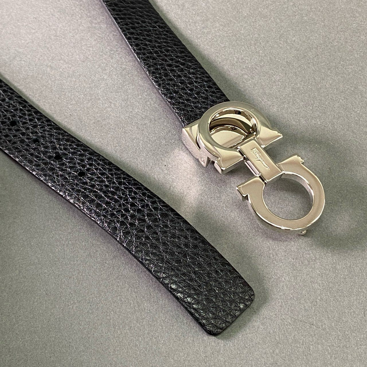 a17 Salvatore Ferragamo サルヴァトーレ フェラガモ ガンチーニ リバーシブル レザーベルト ブラック ネイビー Leather イタリア製 シルバー金具