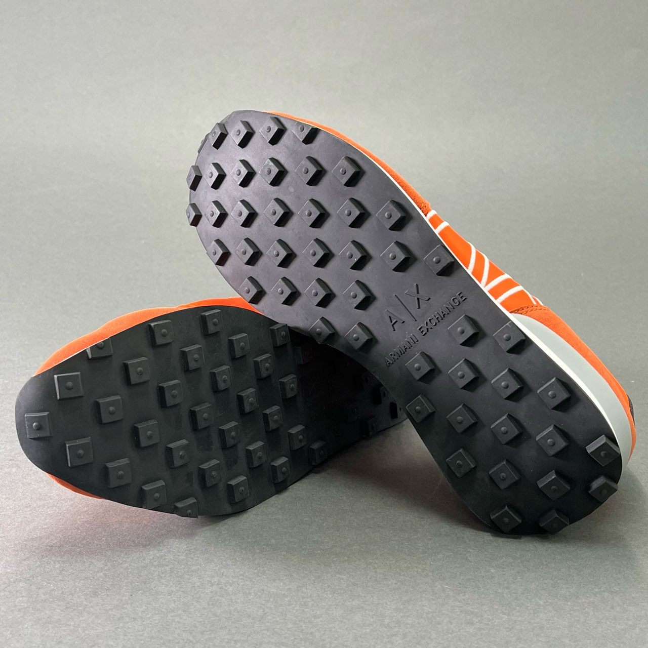 2e18 《美品》定価¥23.210 ARMANI EXCHANGE アルマーニエクスチェンジ AIX AXロゴ 軽量 ローカットスニーカー 25.5cm オレンジ シューズ 箱付き