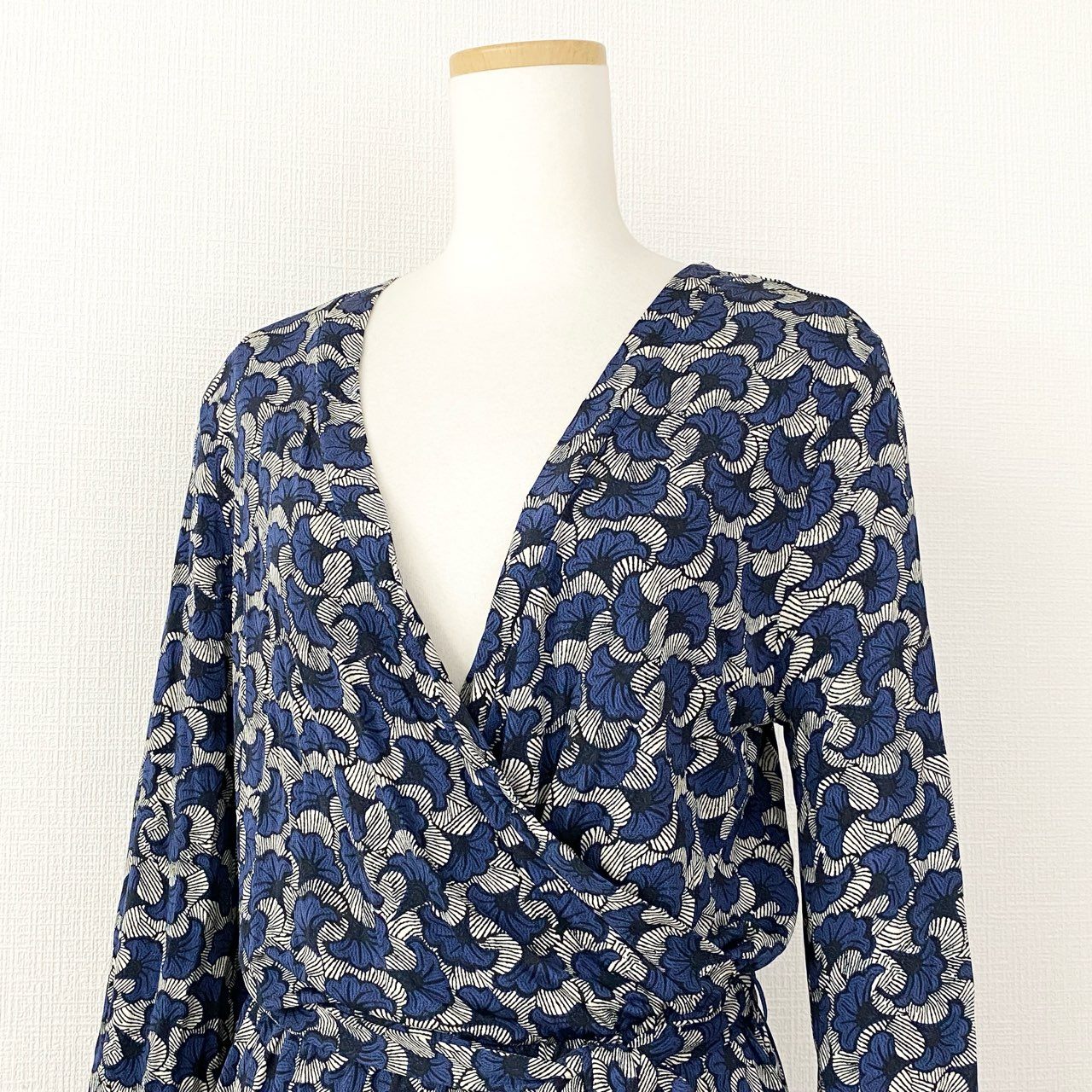 25d14 《美品》 WEEKKEND MAX MARA ウェーケンド マックスマーラ トロみ素材 長袖ワンピース 春夏 M  レーヨン100 レディース