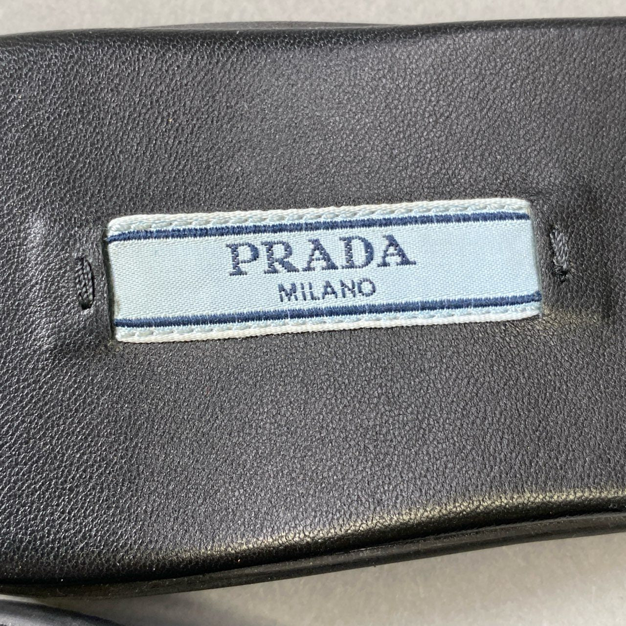 3i30 《美品》 PRADA プラダ トライアングルロゴ パデッドナッパレザーサンダル 35 1/2 ブラック ミュール 三角ロゴ シューズt18r