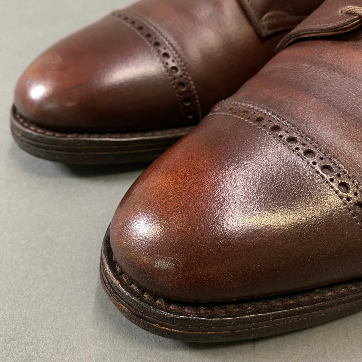 1h1 JOHN LOBB ジョンロブ RUSSEL ラッセル パンチドキャップトゥ ドレスシューズ 8E ブラウン レザー ビジネス 革靴 保存袋付きt18r