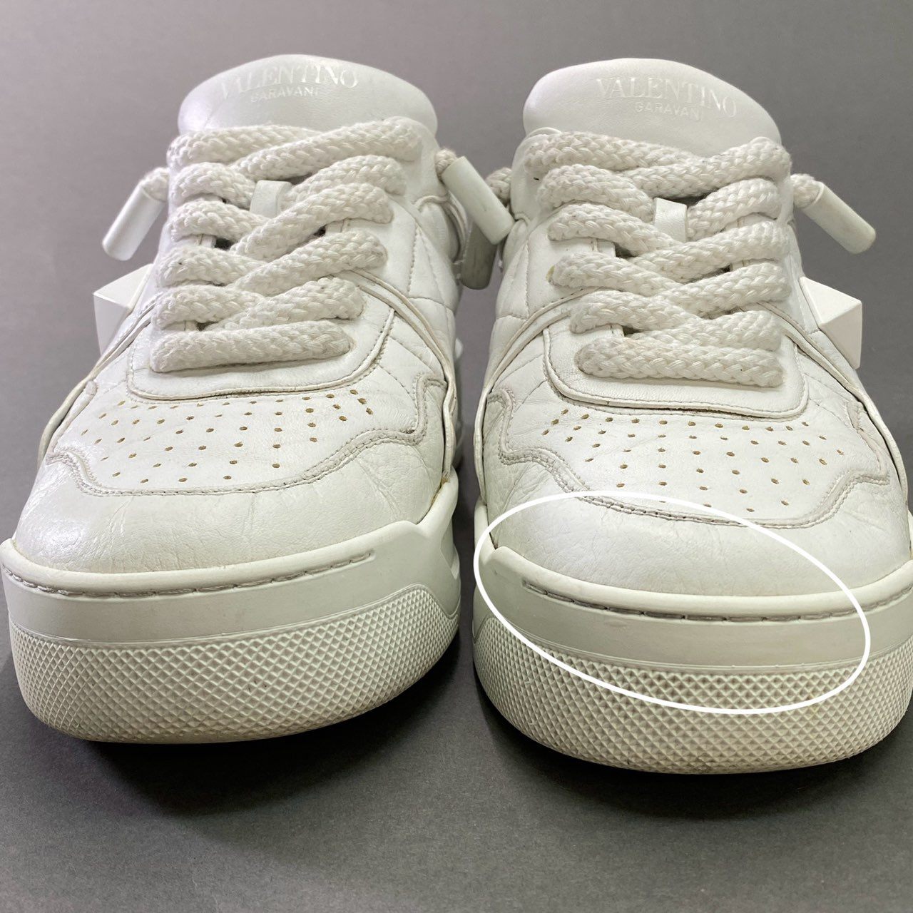 2d15 定価¥165.000 VALENTINO GARAVANI ヴァレンティノ ガラヴァーニ One Stud ワンスタッズ ロートップスニーカー 42 / 27cm ホワイト ナッパレザー シューズ