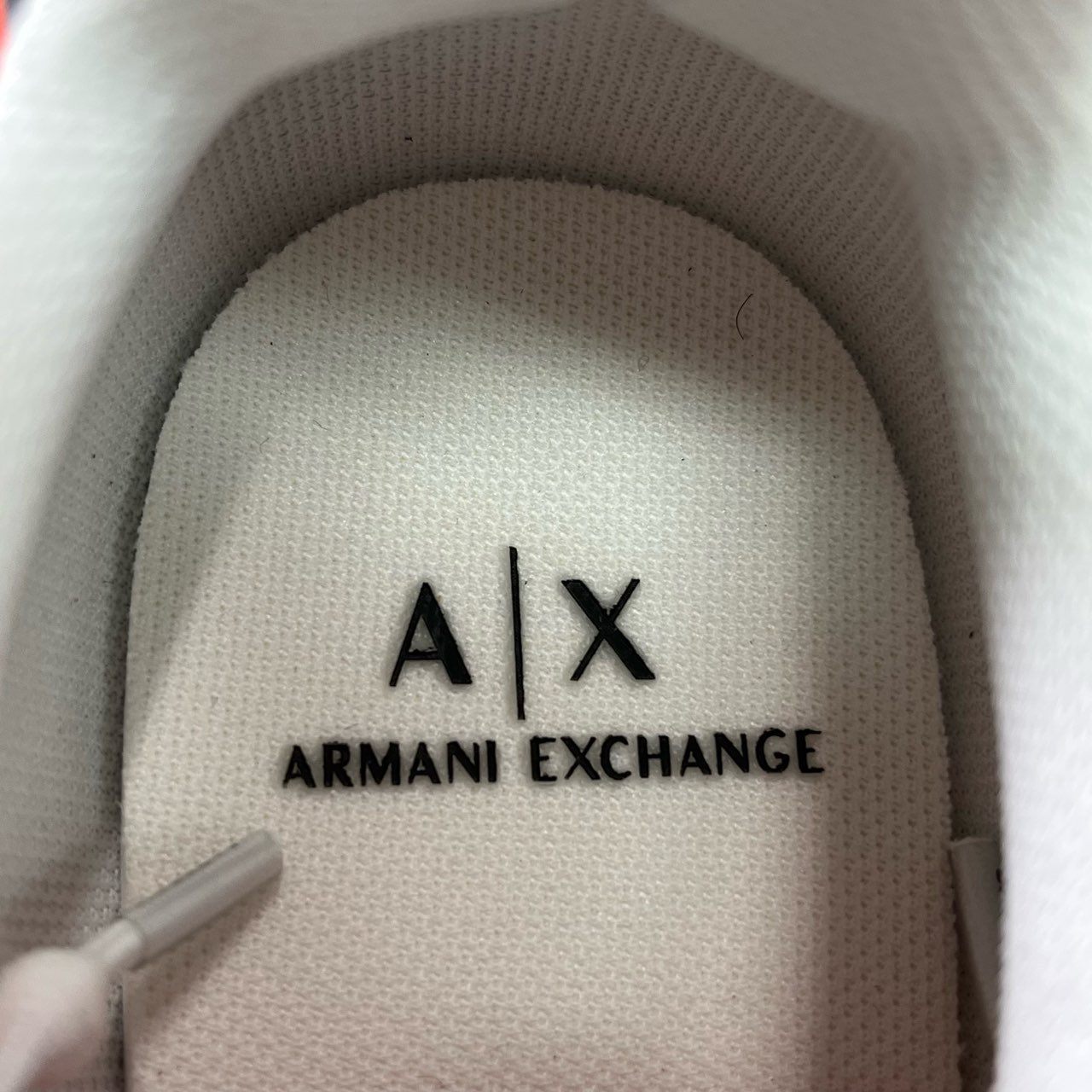 2e18 《美品》定価¥23.210 ARMANI EXCHANGE アルマーニエクスチェンジ AIX AXロゴ 軽量 ローカットスニーカー 25.5cm オレンジ シューズ 箱付き