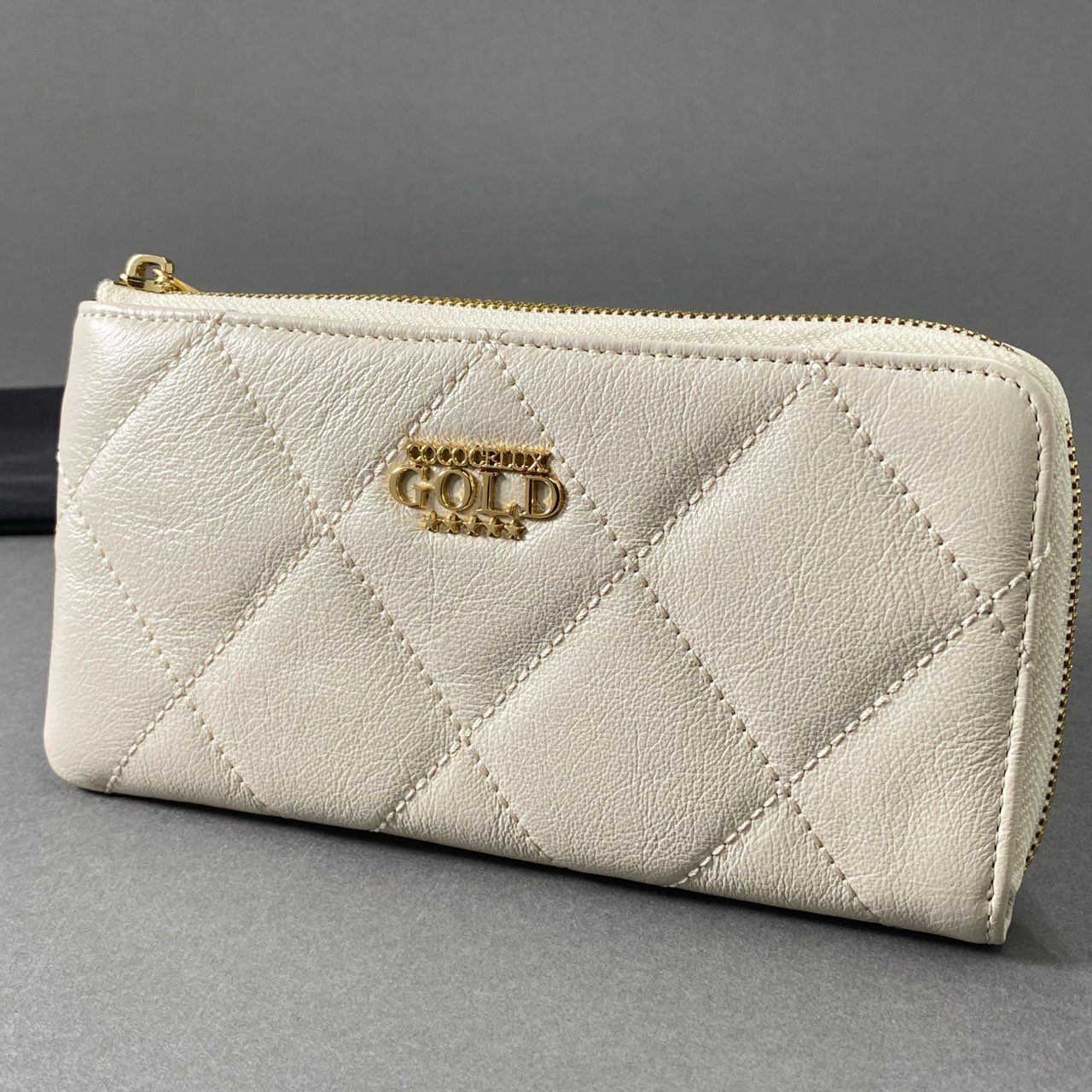 26f23 《美品》定価¥85,800 COCOCELUX GOLD ココセリュックス ゴールド ダイヤモンドレザー L字 ラウンドジップウォレット 長財布 501AB0318 ホワイト Leather キルティング