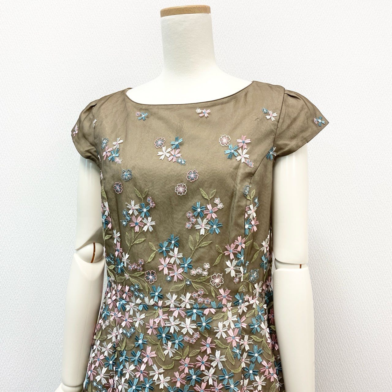 80j17 TOCCA トッカ フラワー刺繍 フレアワンピース 半袖ワンピース オーガンジー 花柄 レディース 女性用 6 カーキ系u02t