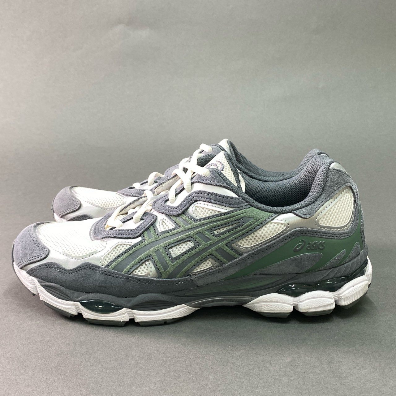 3g9 《美品》 asics アシックス GEL NYC スニーカー F921123 28cm グレー シューズ ゲルニューヨーク 紳士靴 ランニング