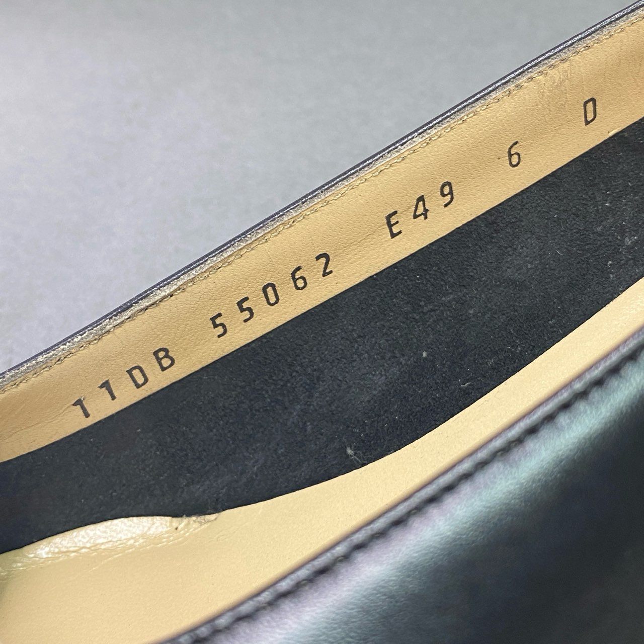 4c3 Salvatore Ferragamo サルヴァトーレフェラガモ スクエアトゥ ヒールパンプス レザーパンプス leather ミドルヒール メタルプレート イタリア製 箱付き レディース 6 ブラック 本革