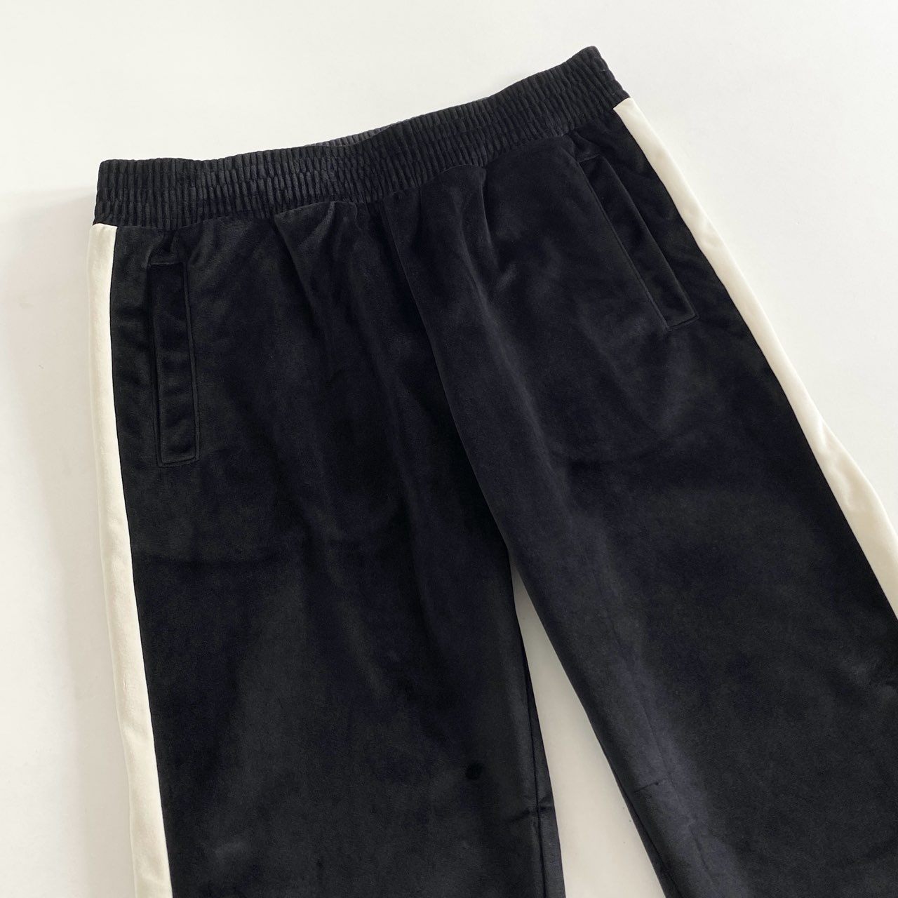 88i3 《未使用保管品》 定価¥41,800 EMPORIO ARMANI エンポリオアルマーニ サイドライン ベロアパンツ 36 ブラック ジャージ トラウザーパンツ