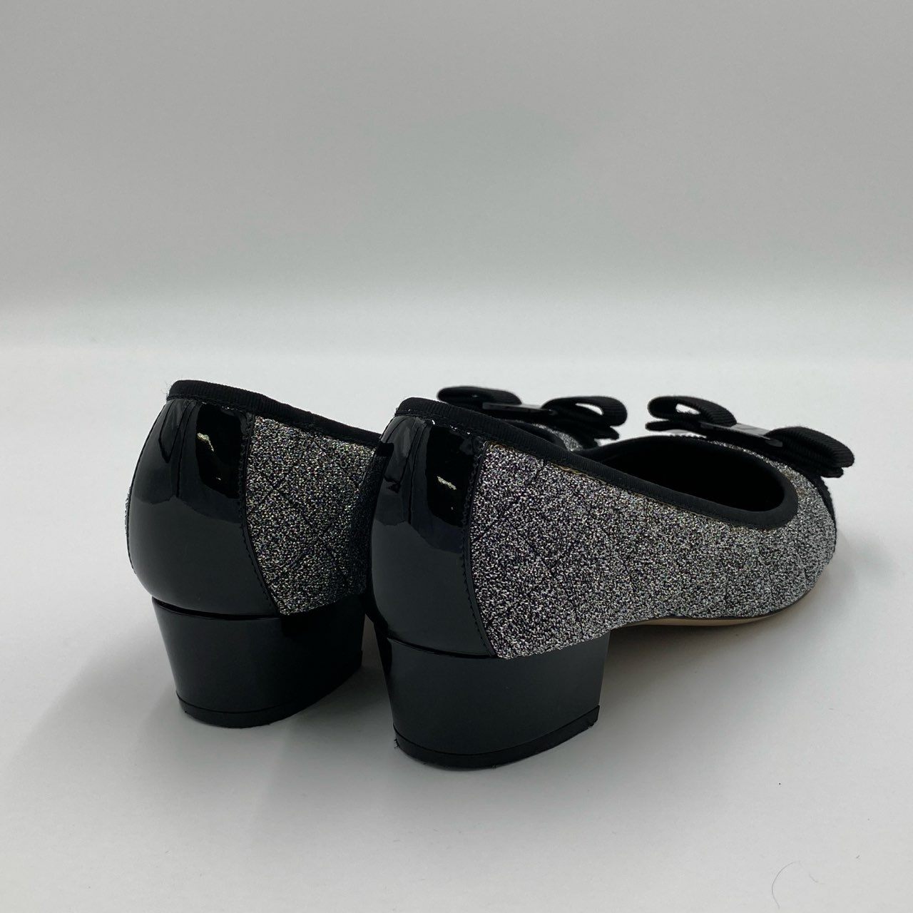 1h7 Salvatore Ferragamo サルヴァトーレ フェラガモ VARA Q ヴァラリボン ラメ エナメルパンプス 6D シルバー グリッター シューズ 箱付きt18r