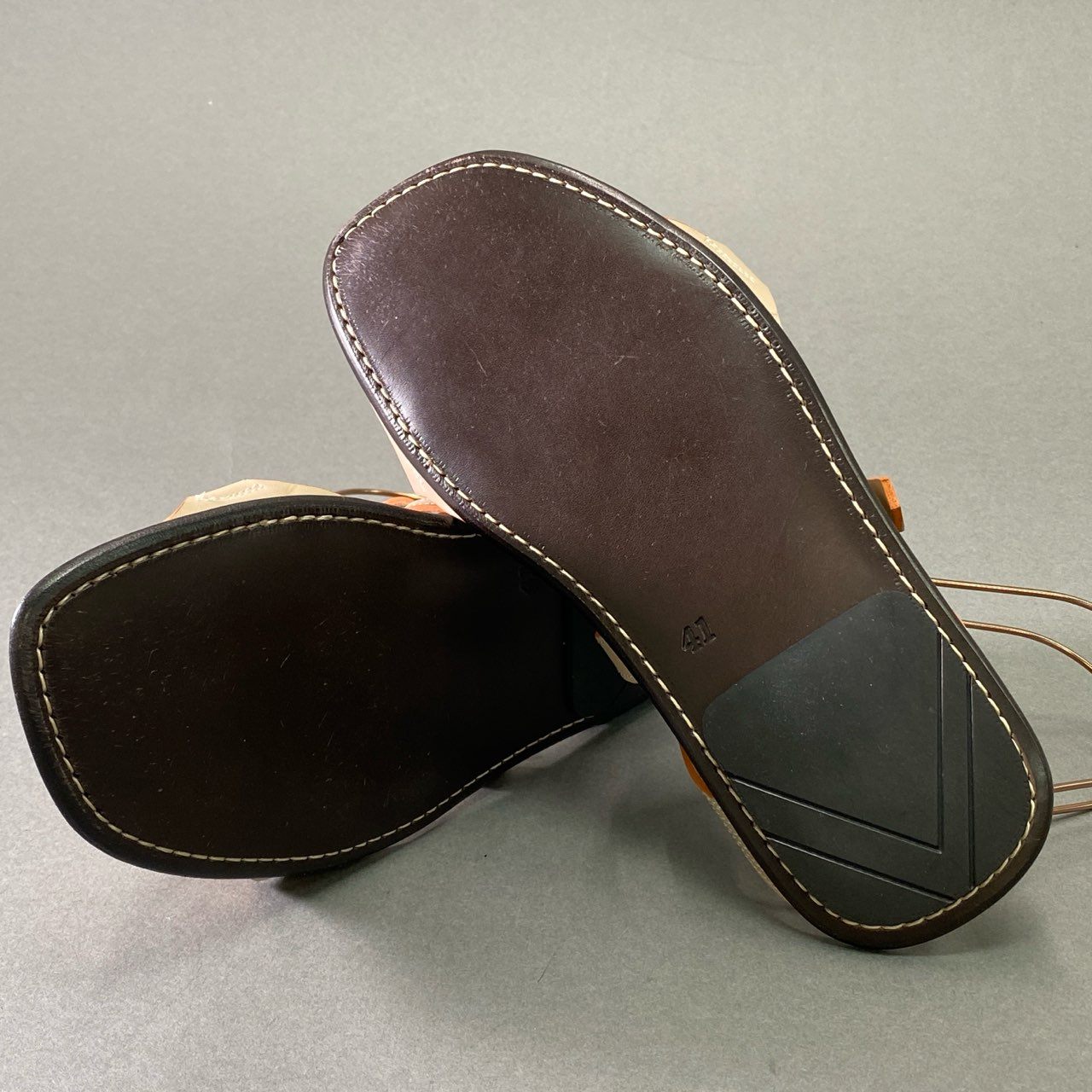 7d16 《美品》 VERSACE ヴェルサーチ フラットレザーサンダル 41 ベージュ Leather シューズ イタリア製 夏