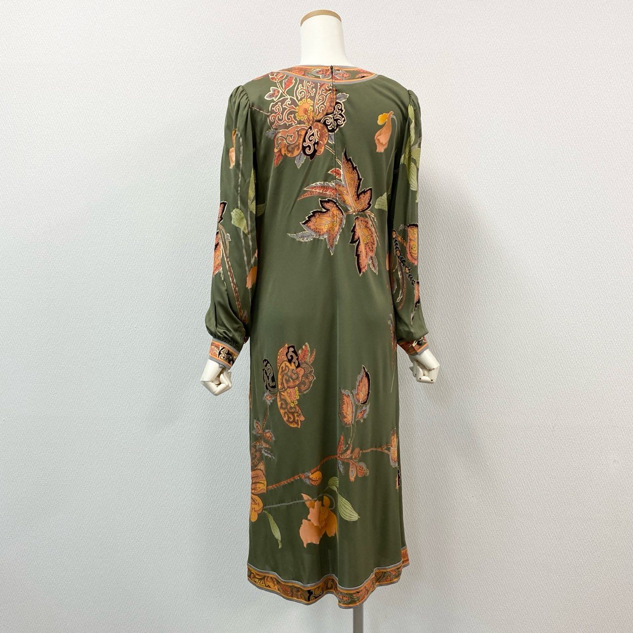 78i11 《新品保管品》 LEONARD レオナール 長袖ワンピース ロングワンピース 美しい花柄プリント サイズ11 グリーン シルク レディースu02t