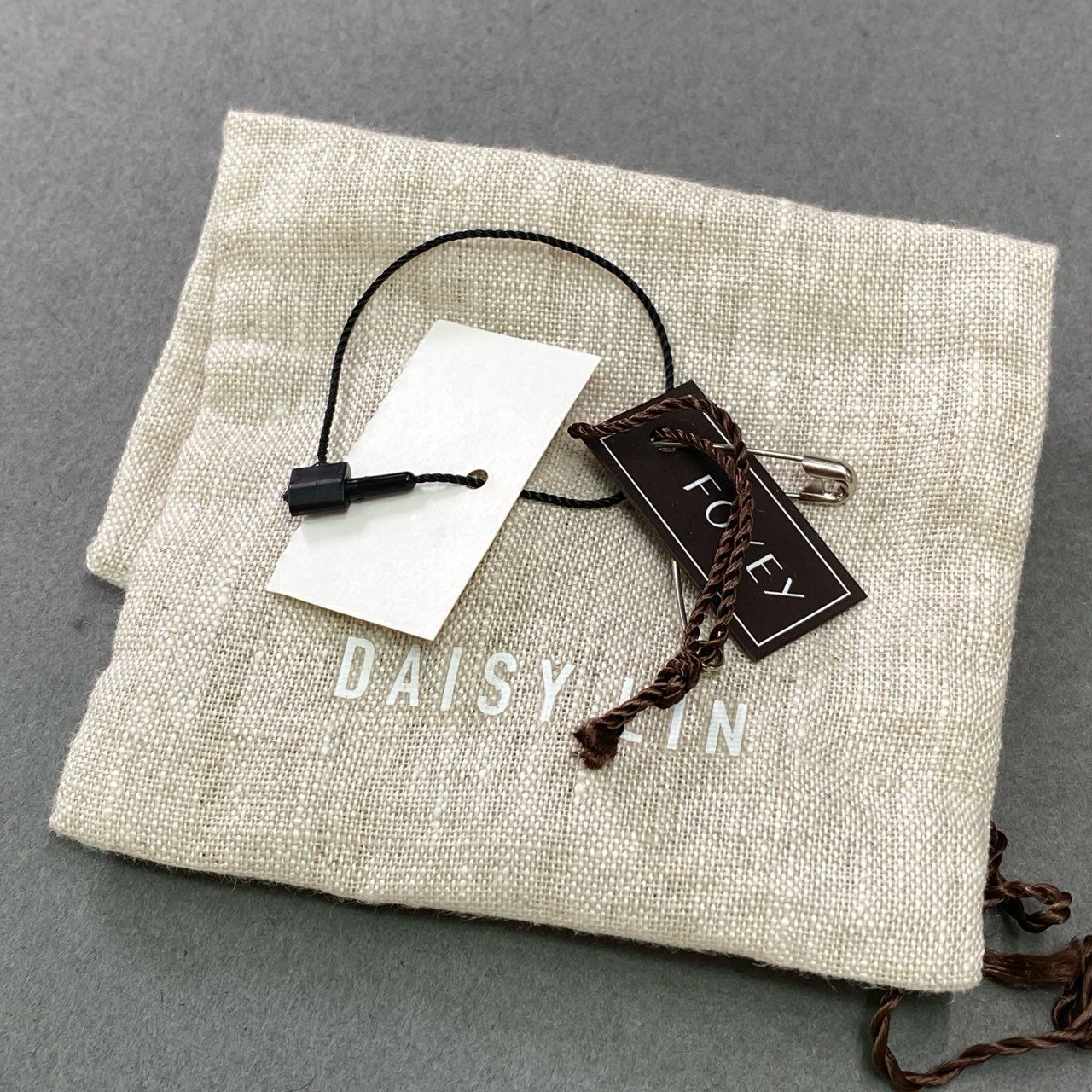d22 《美品》 FOXEY フォクシー ラインストーン ブローチ ネックレストップ シルバー クリスタル レディース