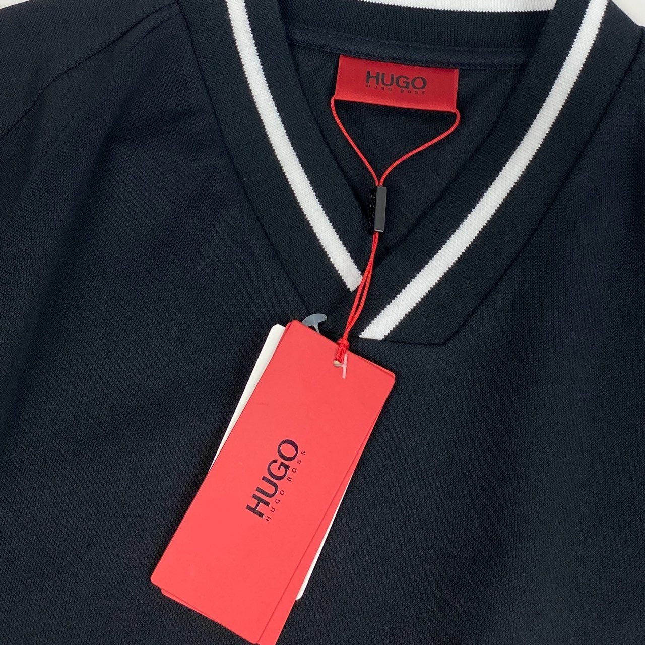 68j15 《未使用保管品》 HUGO BOSS ヒューゴボス 半袖Tシャツ カットソー Vネック コットンブレンド メンズ 紳士服 トップス M ブラックu02t