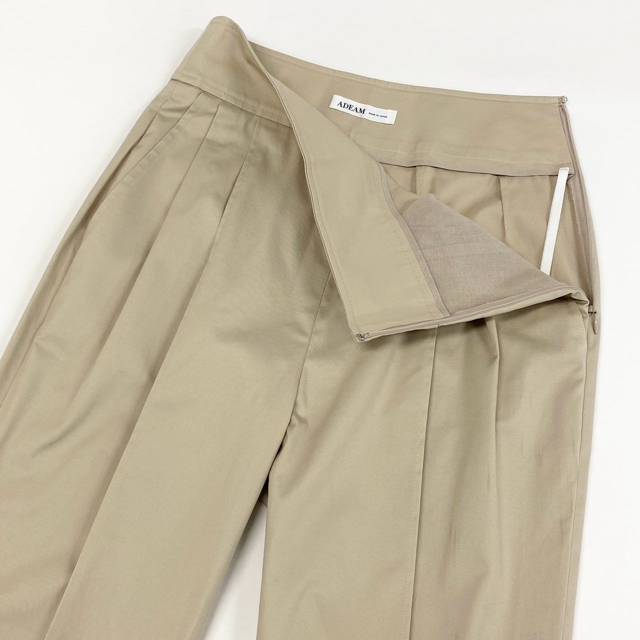 78d4 ADEAM アディアム Daydream Pant 2タックパンツ ボトムス 日本製 42798 0 ベージュ
