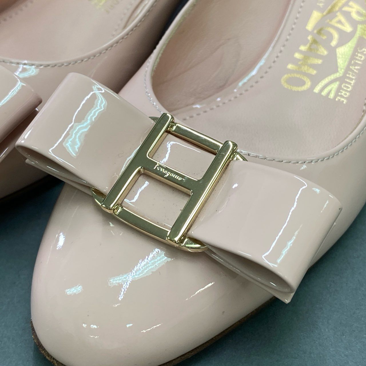 9c19 Salvatore Ferragamo サルヴァトーレ フェラガモ VARA ヴァラリボン エナメルパンプス 4 ピンク パテントレザー シューズ イタリア製 箱付き