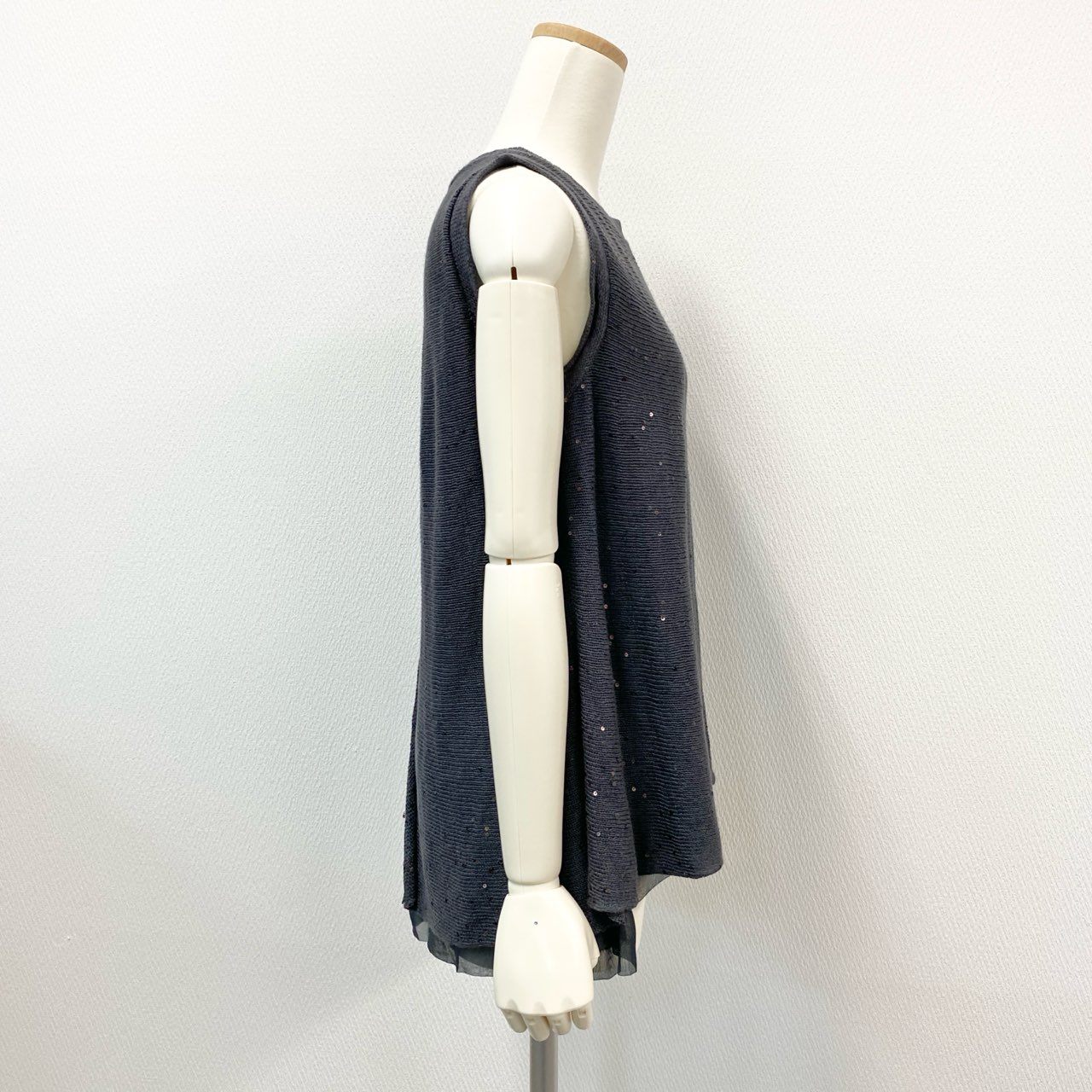 55h28 《美品》BRUNELLO CUCINELLI ブルネロクチネリ ニットベスト バックスリット リネンニット スパンコール シフォン Sサイズ グレー レディース 女性用k02i
