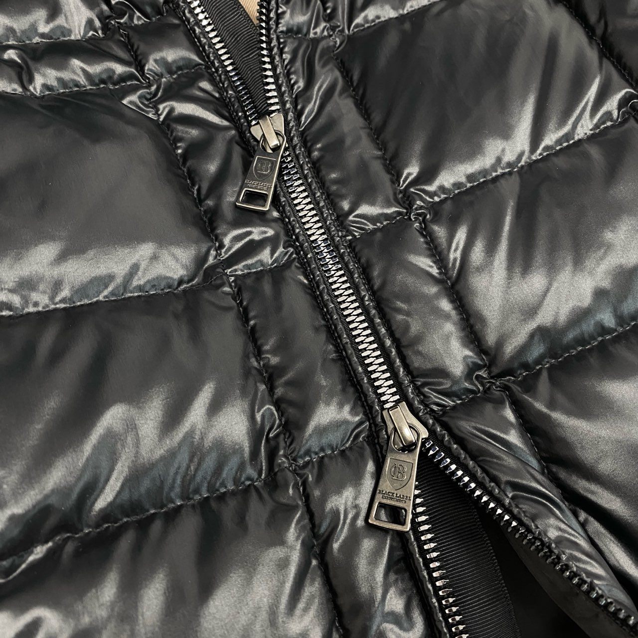 36d8 BLACK LABEL CRESTBRIDGE ブラックレーベル クレストブリッジ ダウンジャケット フード付き ジップアップ 袖ロゴワッペン L ブラック