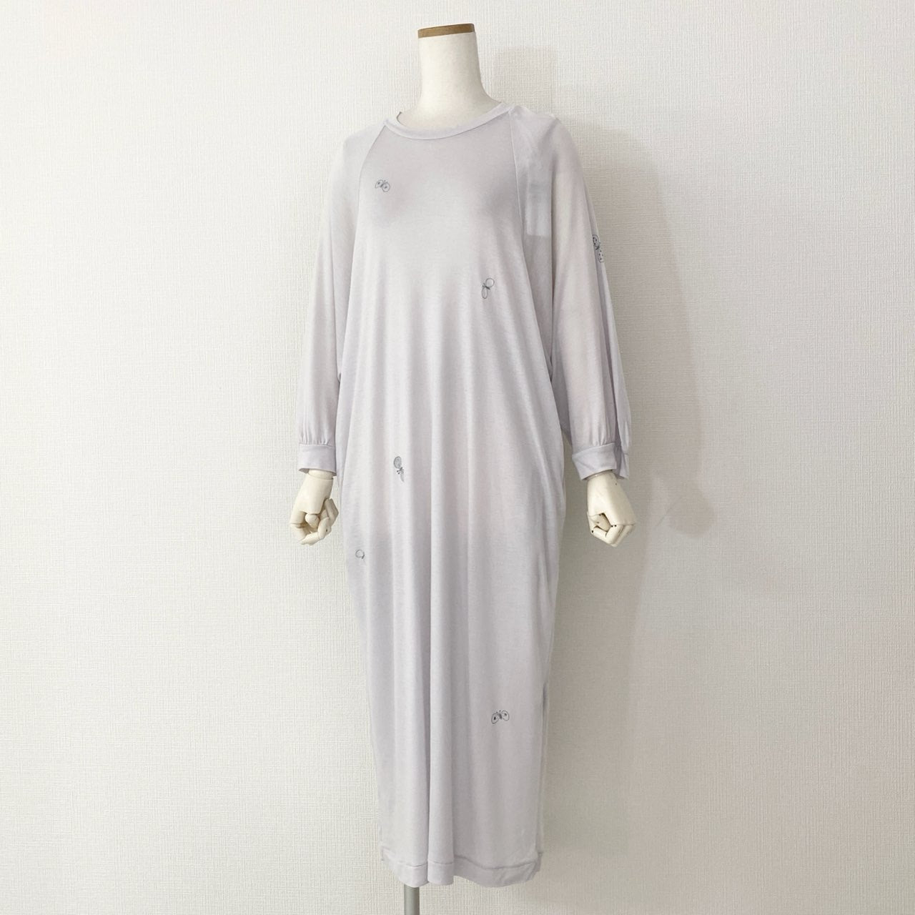 19i23《新品タグ付き) mina perhonen ミナペルホネン choucho カットソーワンピース ロングワンピース za 8609 サイズ36 ライトグレー レディース