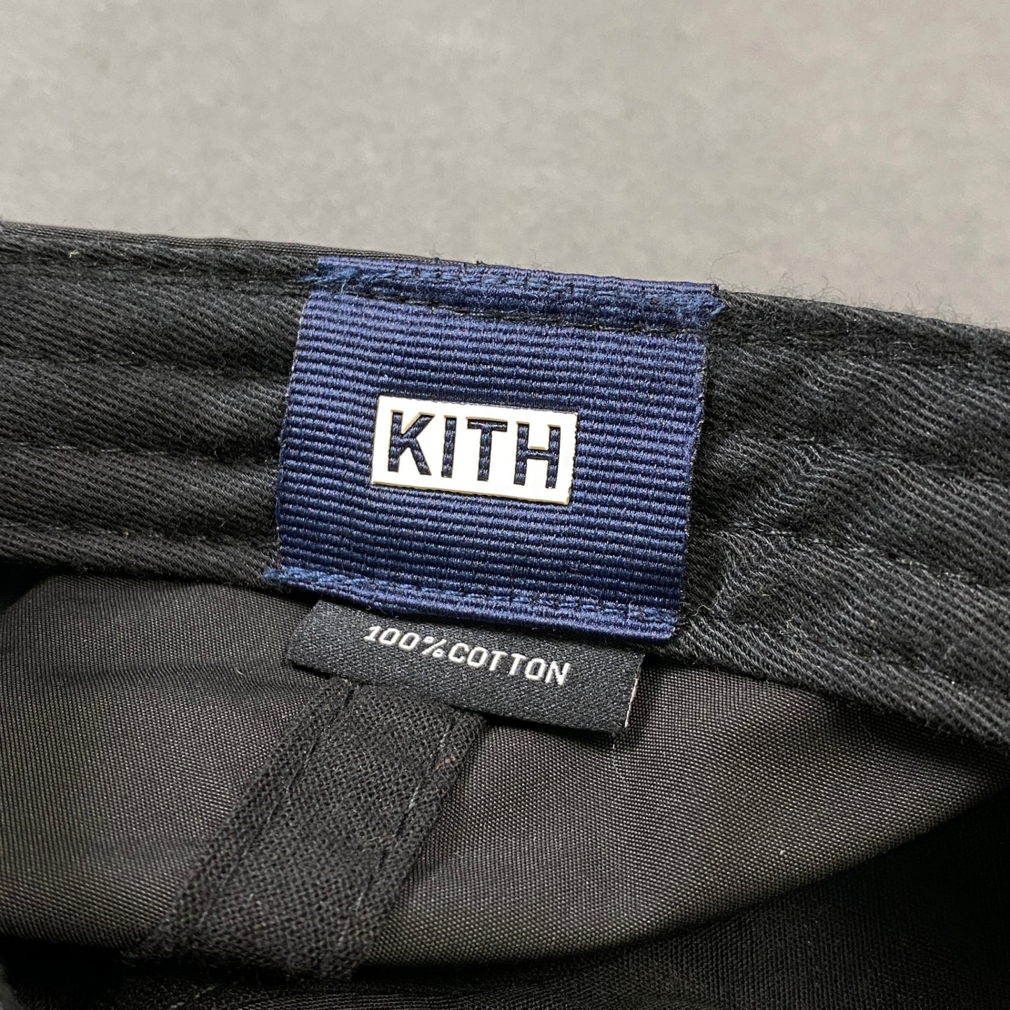 g29 KITH キス ロゴ刺繍 ベースボールキャップ 帽子 ヘッドウェア サイズ調節可 ブラック コットン メンズk02i
