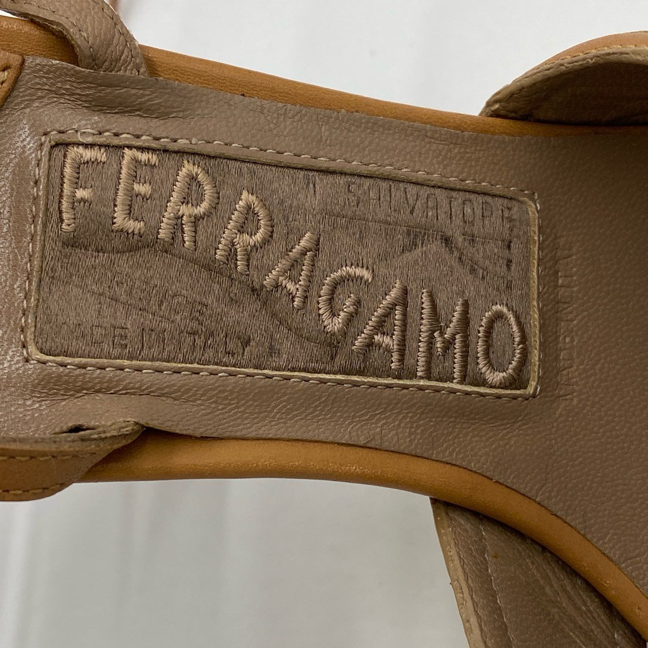 1h7《美品》Salvatore Ferragamo サルヴァトーレフェラガモ ヒールサンダル シューズ ストラップ 編み込み 6 ベージュ レディースt18r