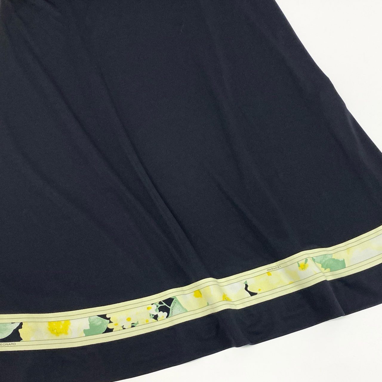 42h22《美品》 LEONARD レオナール カンカン素材 ベルト付き シアー切替 フラワーワンピース ドレス 0350302 40 ネイビー イエロー 画像参照 美しい花柄プリント ペチコート付t18r