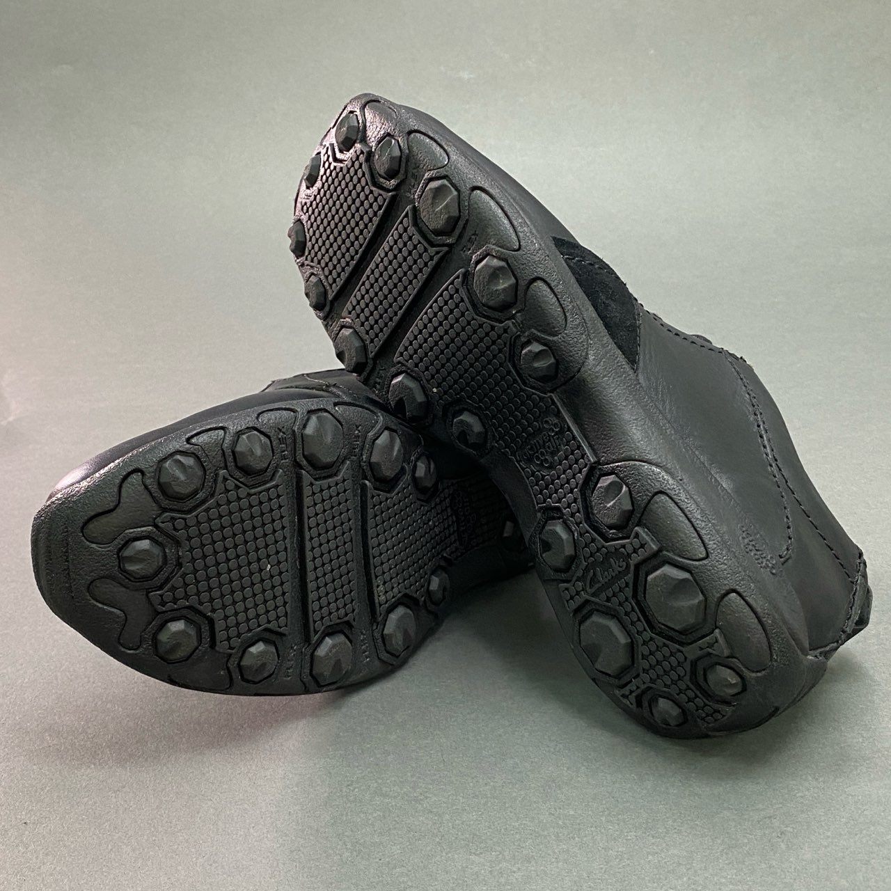 3f8 《美品》 Clarks クラークス レザースニーカー UK7 1/2 ブラック Leather active AIR アクティブエアー シューズ