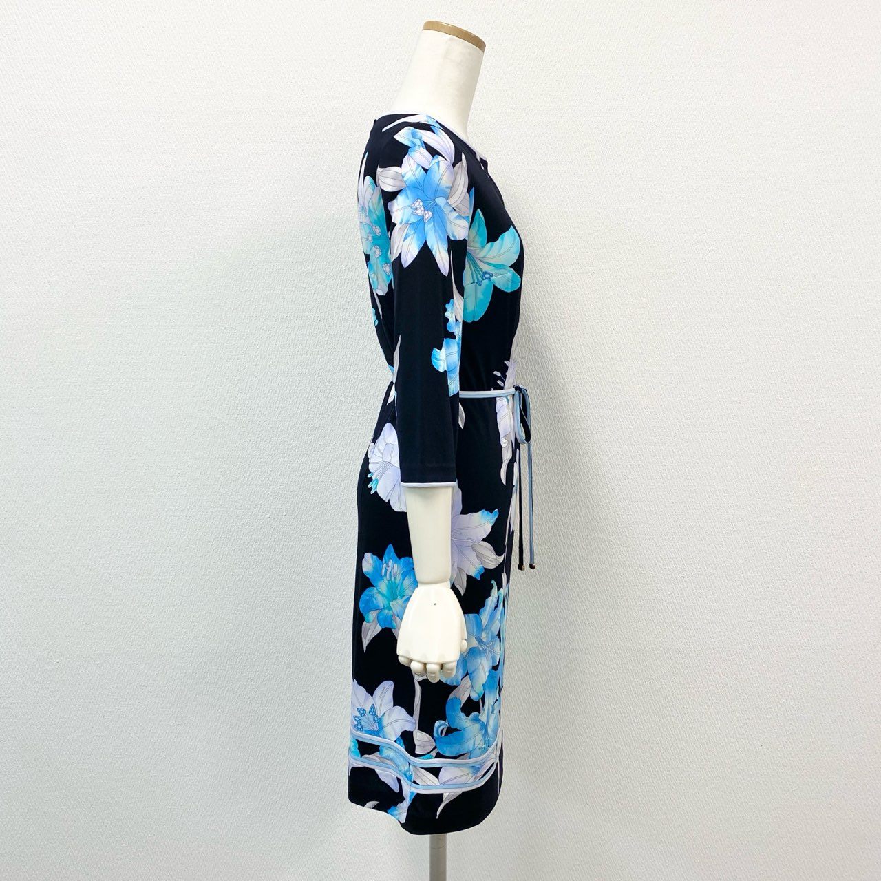 45h26 LEONARD FASHION レオナール カンカン素材 花柄プリント バックジップ 五分袖ワンピース ドレス チュニック ウエストマーク 34 ブルー ブラック レディースo07t