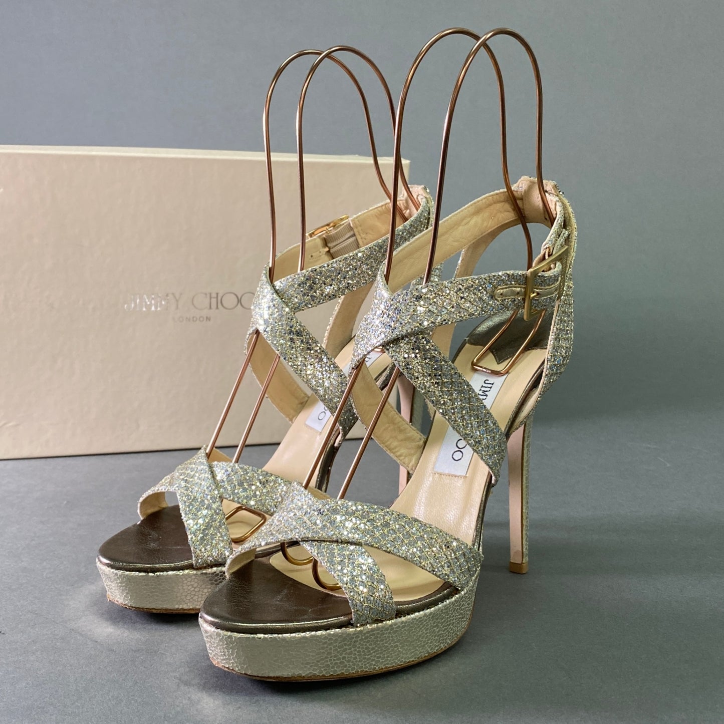 2l25 《美品》 JIMMY CHOO ジミーチュウ グリッター ストラップヒールサンダル 38 1/2 シルバー レザー ラメ パーティ セレモニー パンプス イタリア製