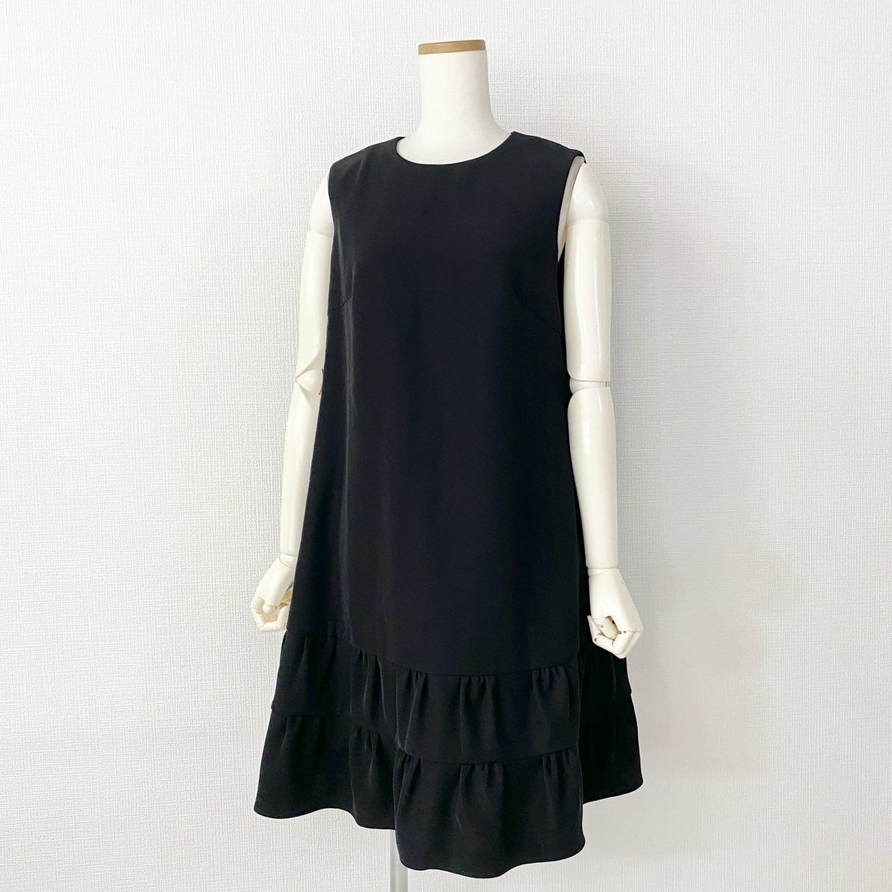 8f14 《極美品》 定価50.000円 日本製 Rene ルネ ノースリーブワンピース ドレスワンピース 裾フリル 膝丈 5716100 サイズ36 ブラック ポリエステル100% レディース